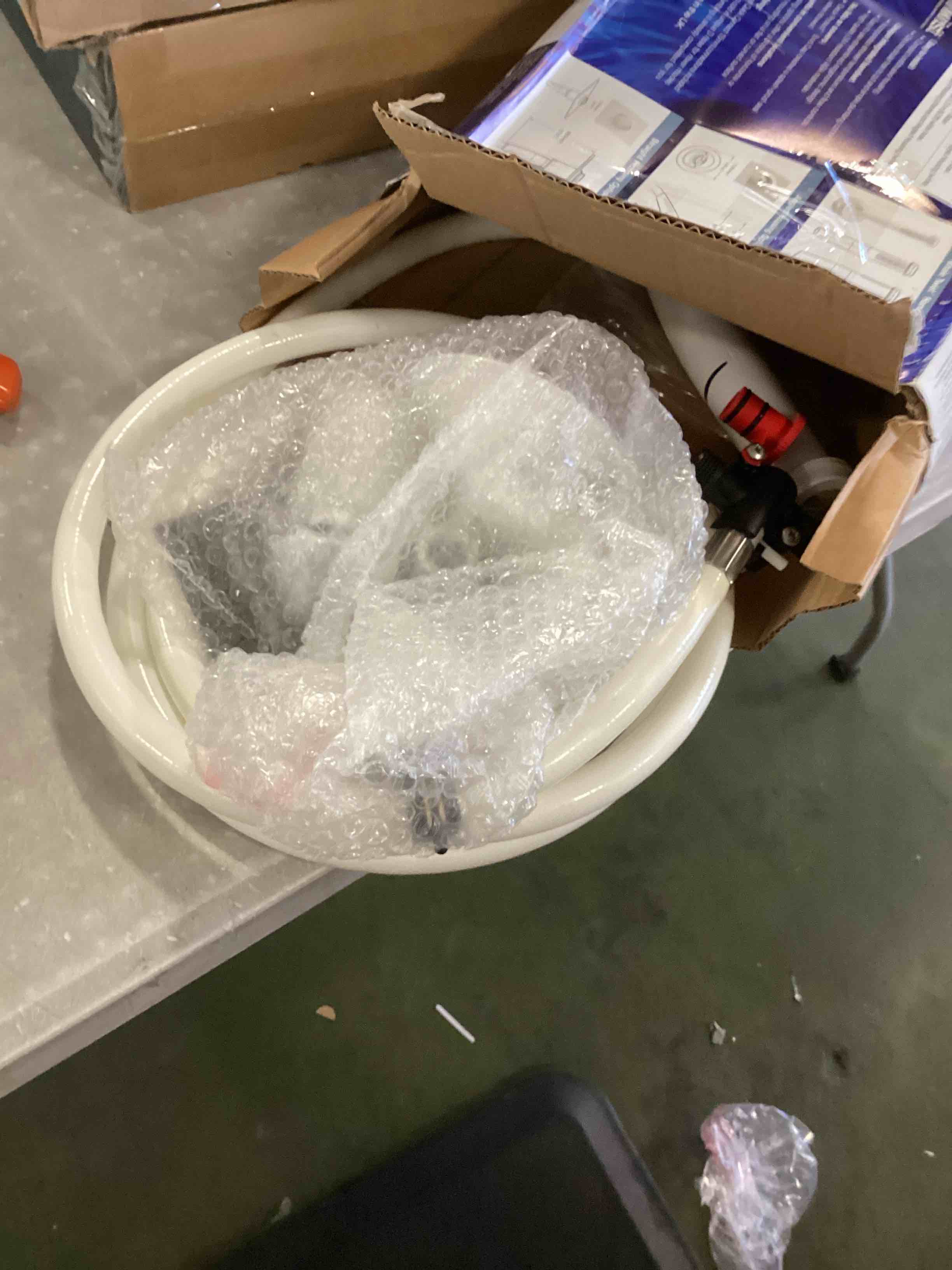 https://s3.amazonaws.com/lotting-images-prod/bidfta/BLU6523024_1719585382911.jpeg