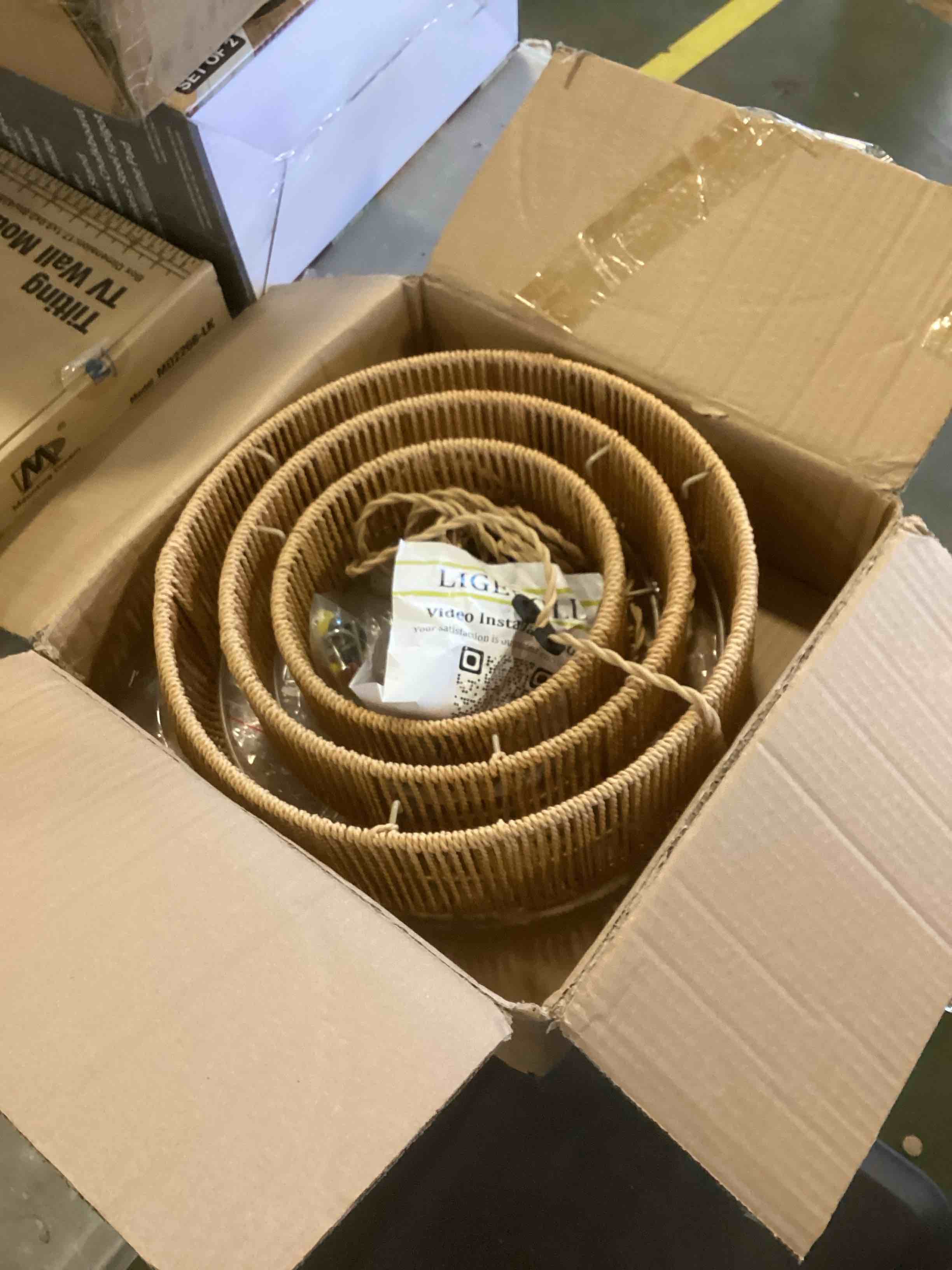 https://s3.amazonaws.com/lotting-images-prod/bidfta/BLU6523410_1719852283055.jpeg