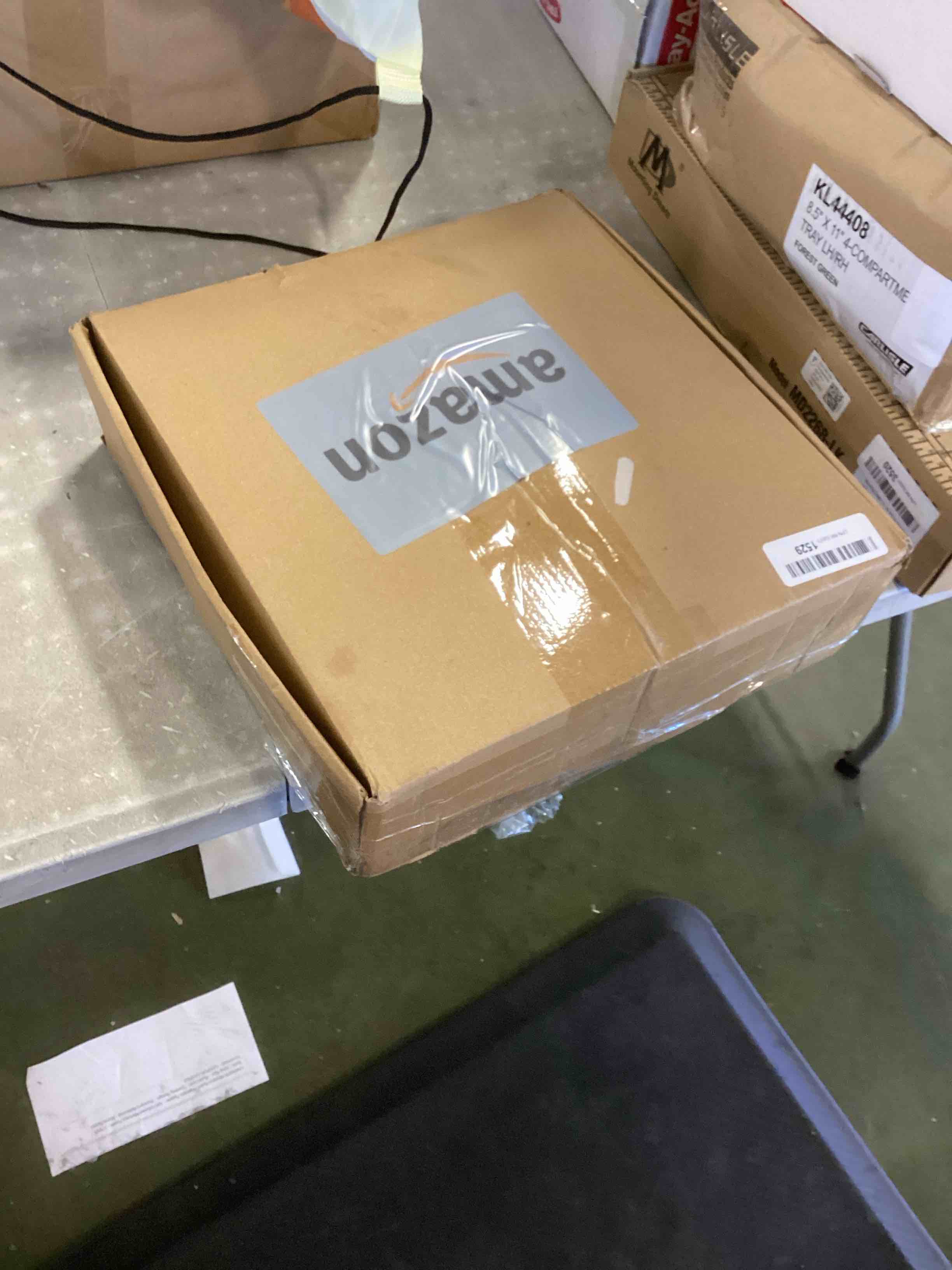 https://s3.amazonaws.com/lotting-images-prod/bidfta/BLU6523414_1719853080267.jpeg