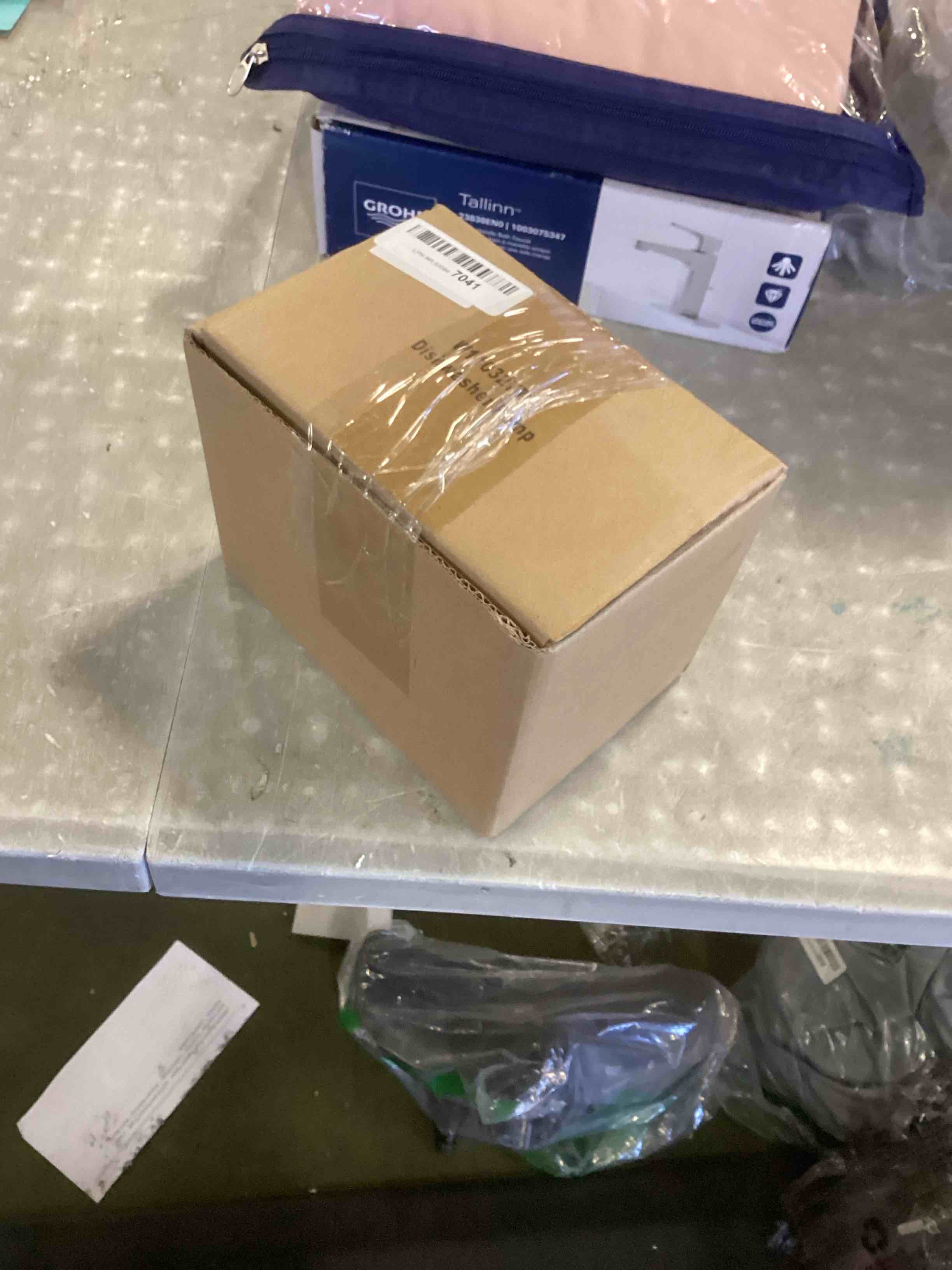 https://s3.amazonaws.com/lotting-images-prod/bidfta/BLU6523446_1719855822104.jpeg