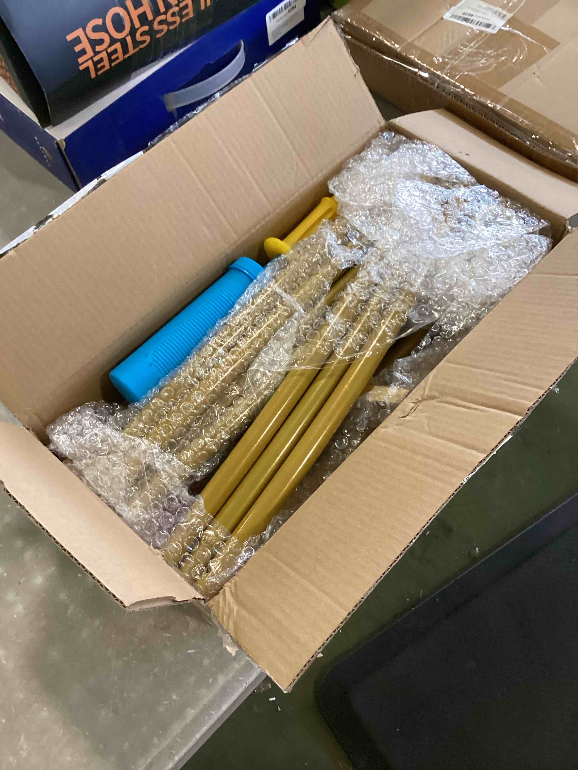 https://s3.amazonaws.com/lotting-images-prod/bidfta/BLU6523753_1719940750875.jpeg