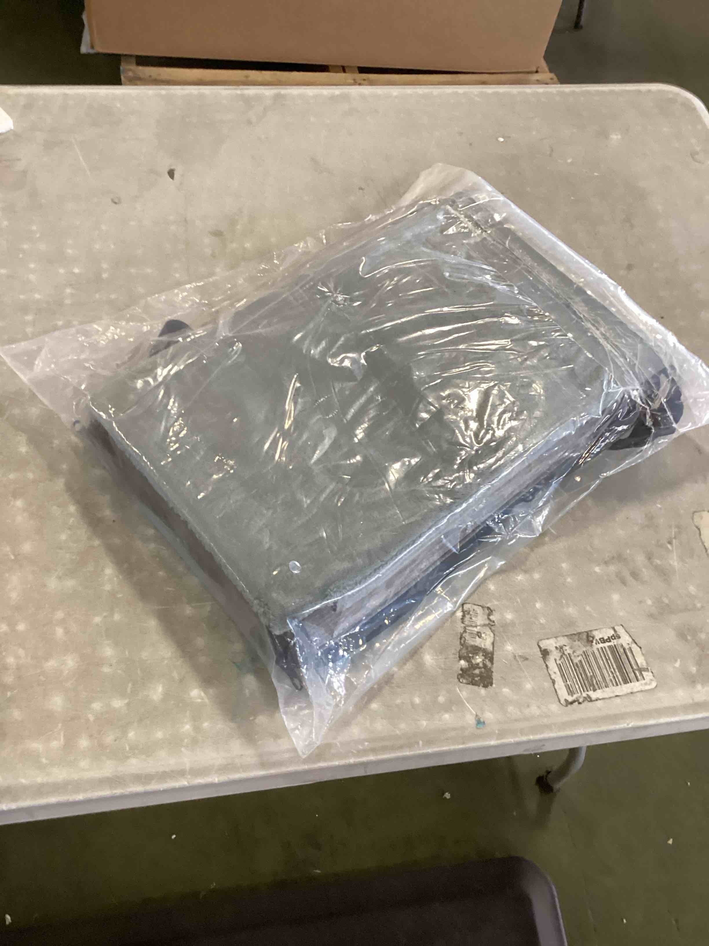 https://s3.amazonaws.com/lotting-images-prod/bidfta/BLU6523821_1719947072185.jpeg