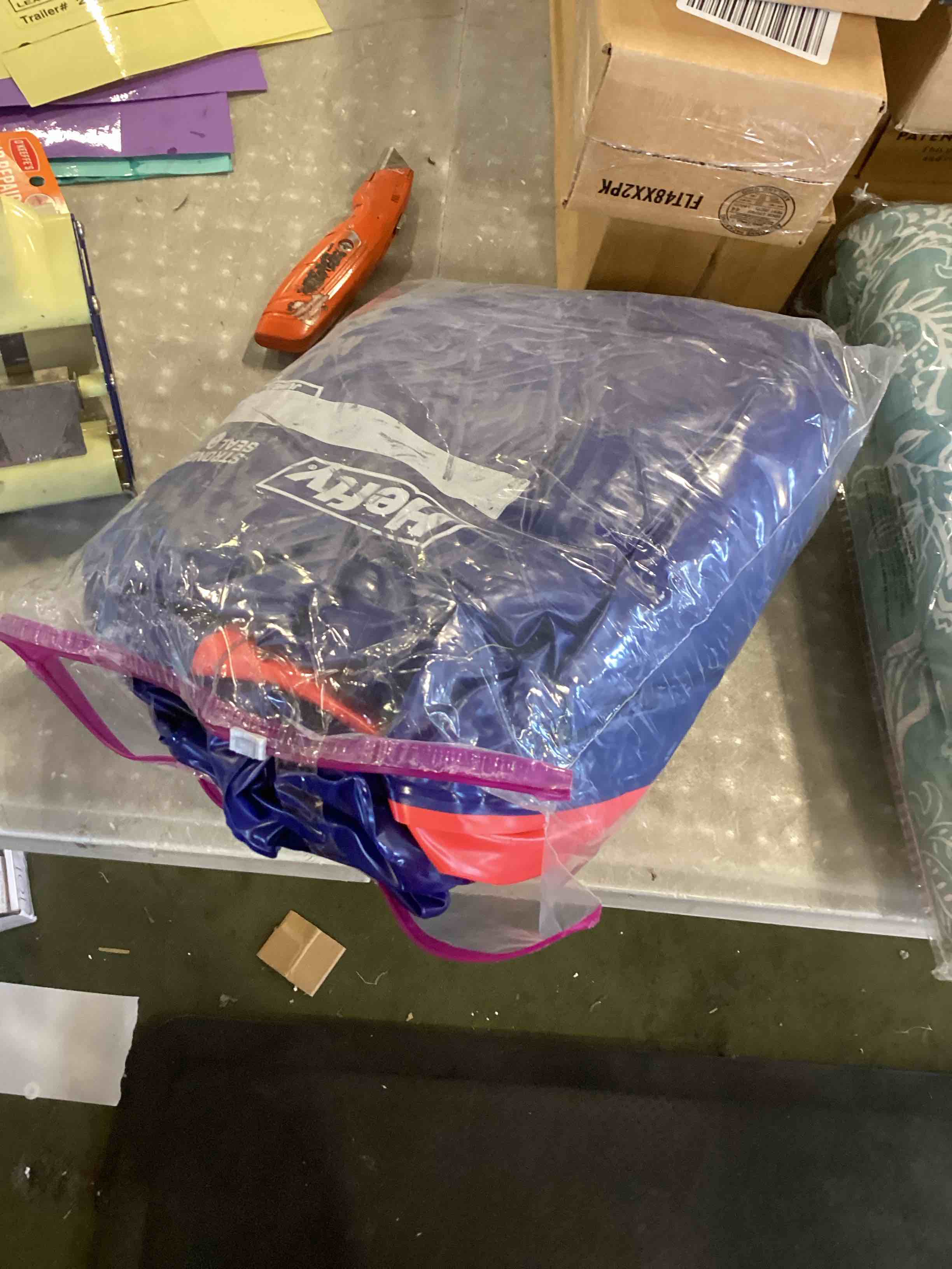https://s3.amazonaws.com/lotting-images-prod/bidfta/BLU6523852_1719950530560.jpeg