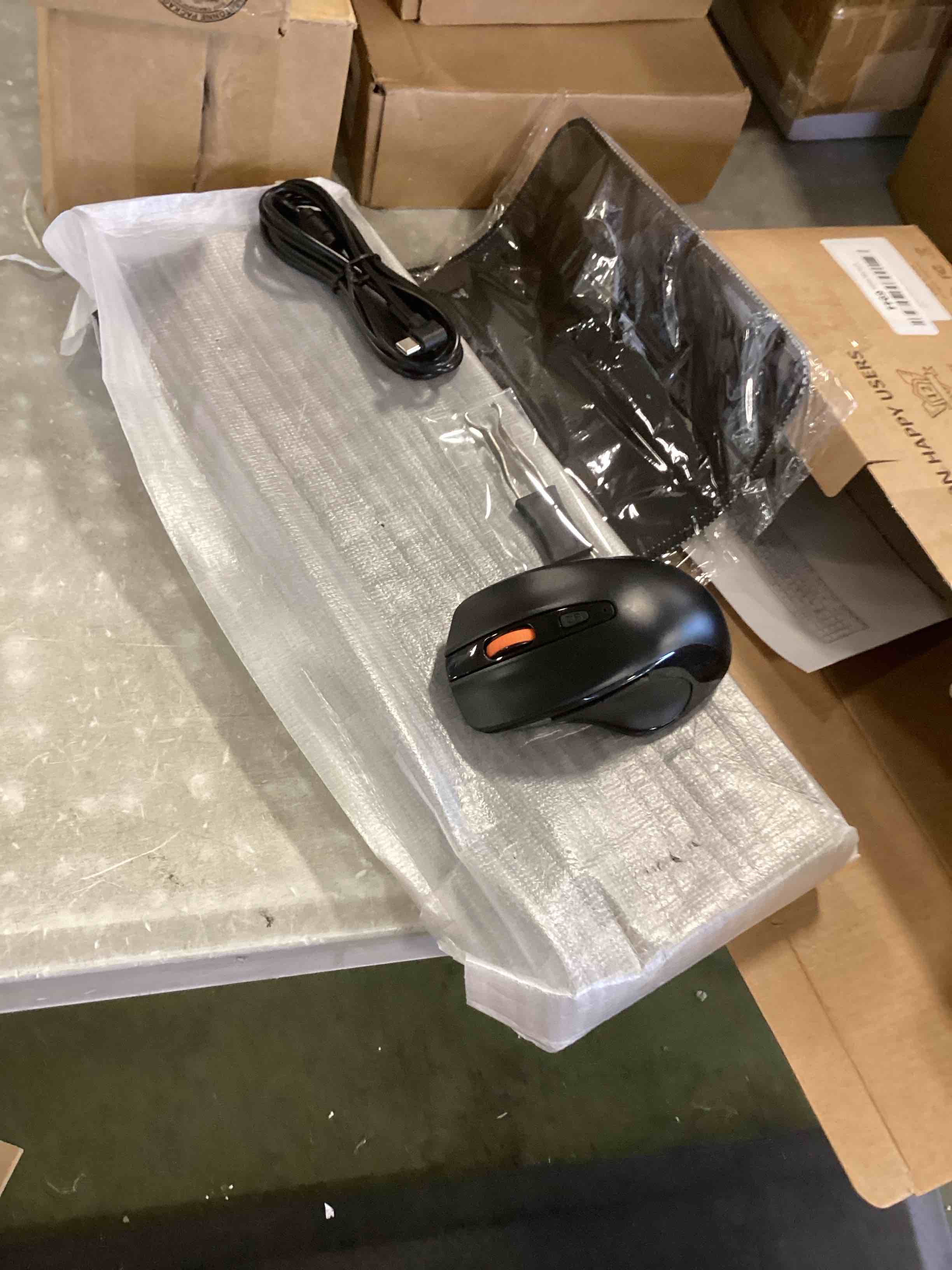https://s3.amazonaws.com/lotting-images-prod/bidfta/BLU6523861_1719951162822.jpeg