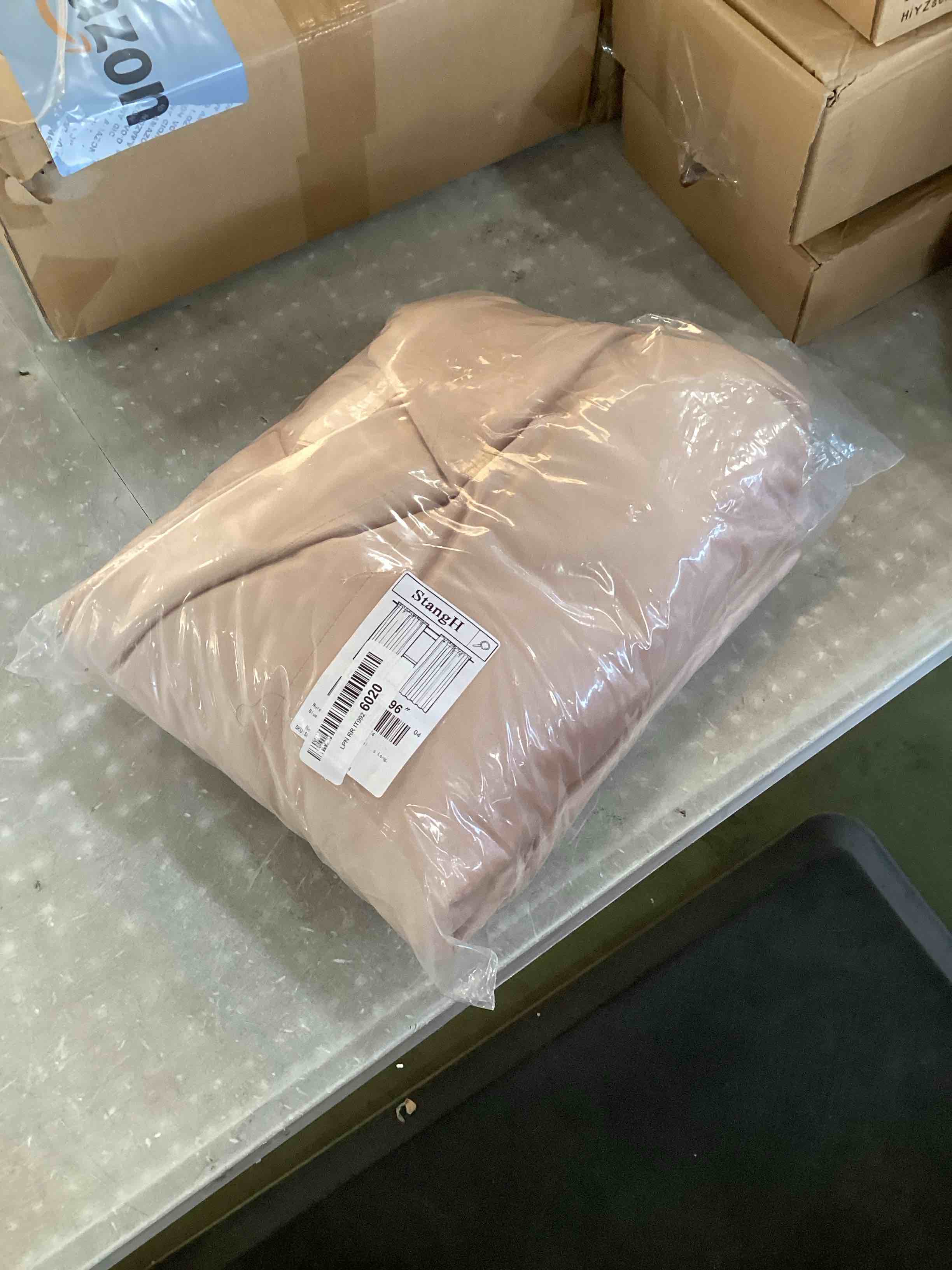 https://s3.amazonaws.com/lotting-images-prod/bidfta/BLU6523883_1720006263465.jpeg