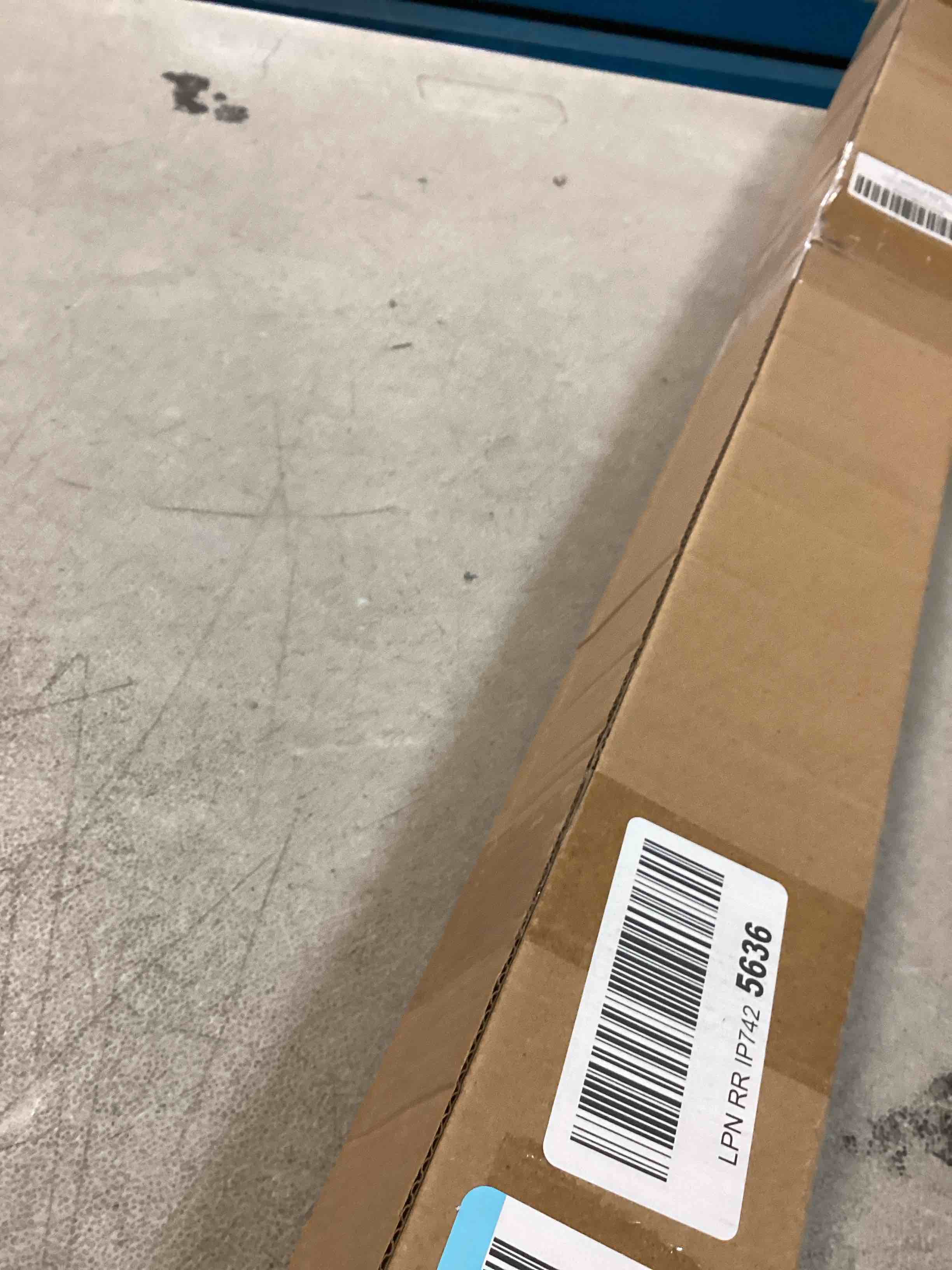 https://s3.amazonaws.com/lotting-images-prod/bidfta/BLU6526226_1720549286139.jpeg