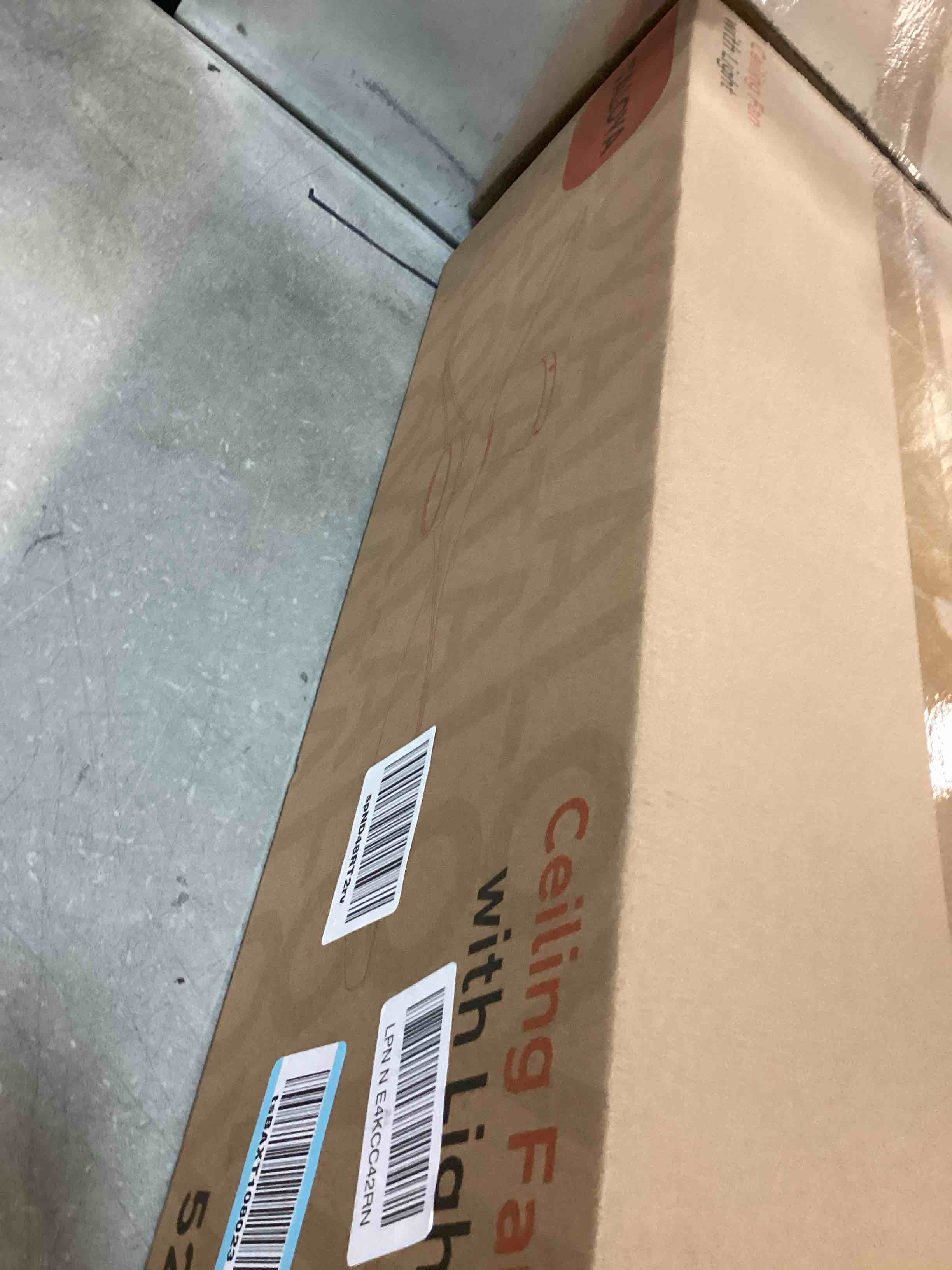 https://s3.amazonaws.com/lotting-images-prod/bidfta/BLU6526371_1720618038357.jpeg