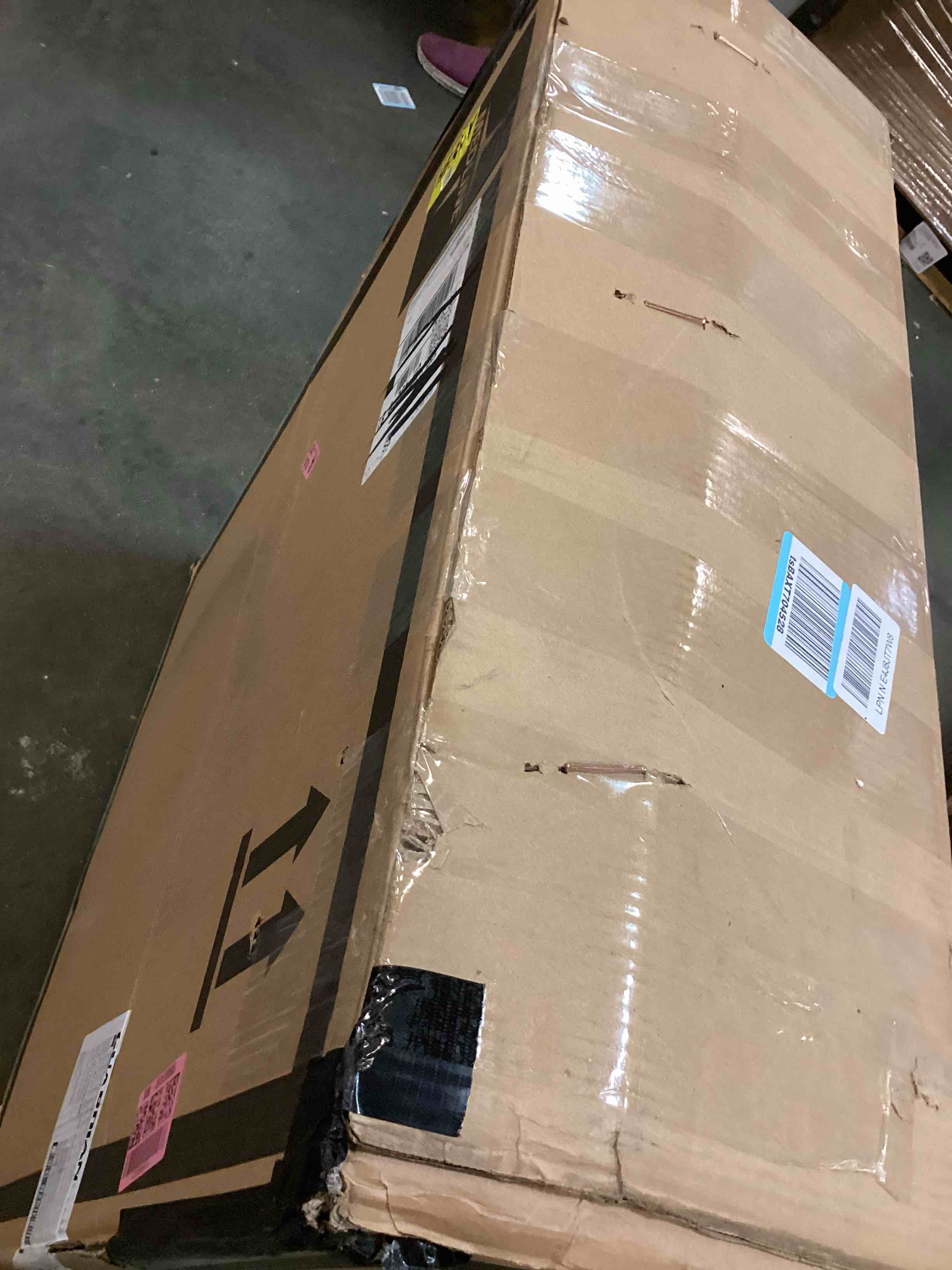 https://s3.amazonaws.com/lotting-images-prod/bidfta/BLU6526415_1720624396935.jpeg