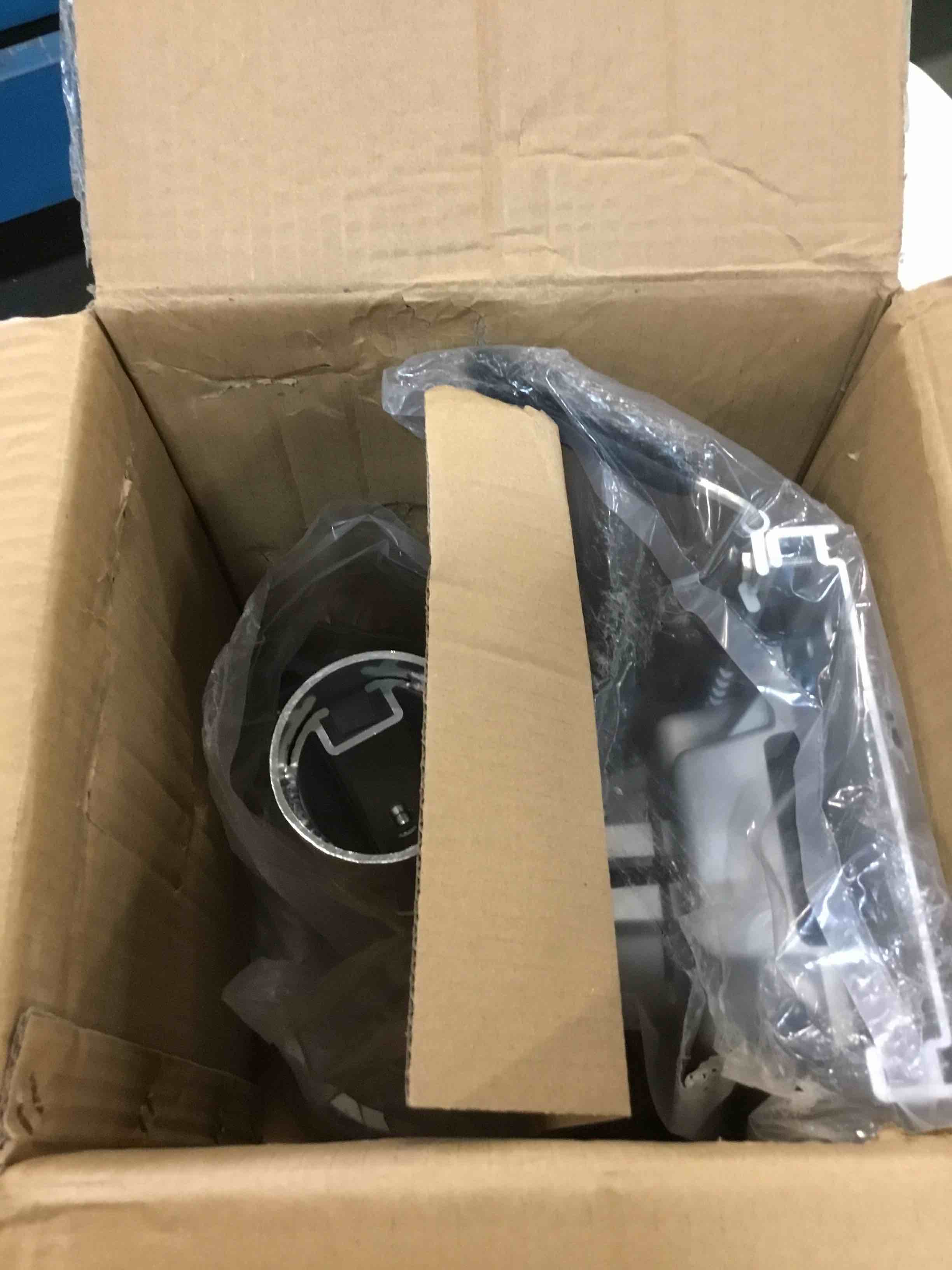 https://s3.amazonaws.com/lotting-images-prod/bidfta/BLU6526563_1720647969979.jpeg