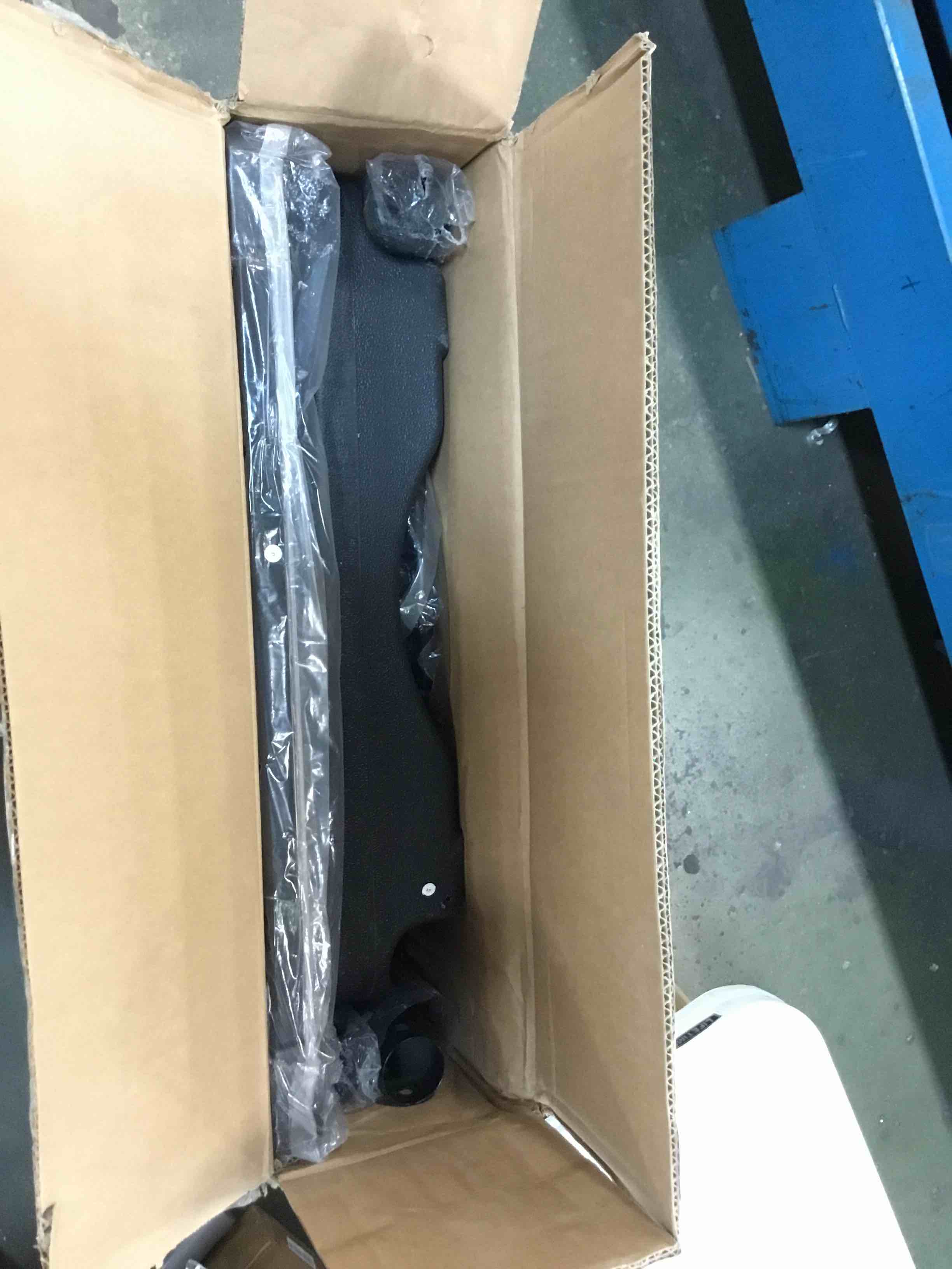 https://s3.amazonaws.com/lotting-images-prod/bidfta/BLU6526601_1720655244487.jpeg