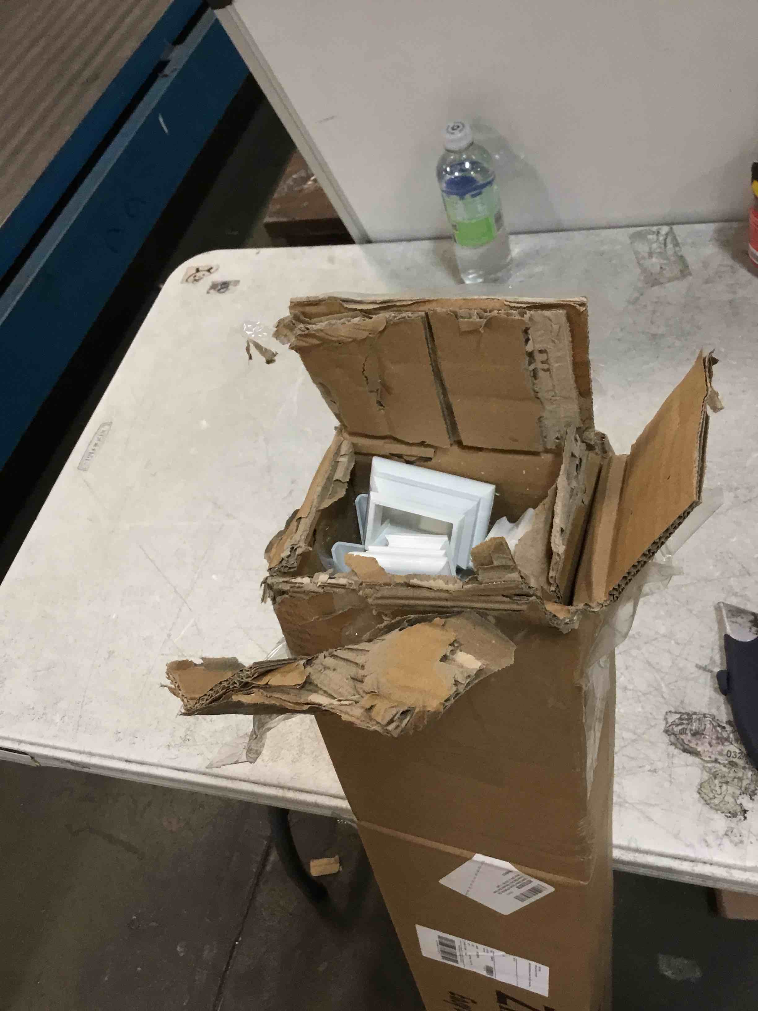https://s3.amazonaws.com/lotting-images-prod/bidfta/BLU6526632_1720664933718.jpeg