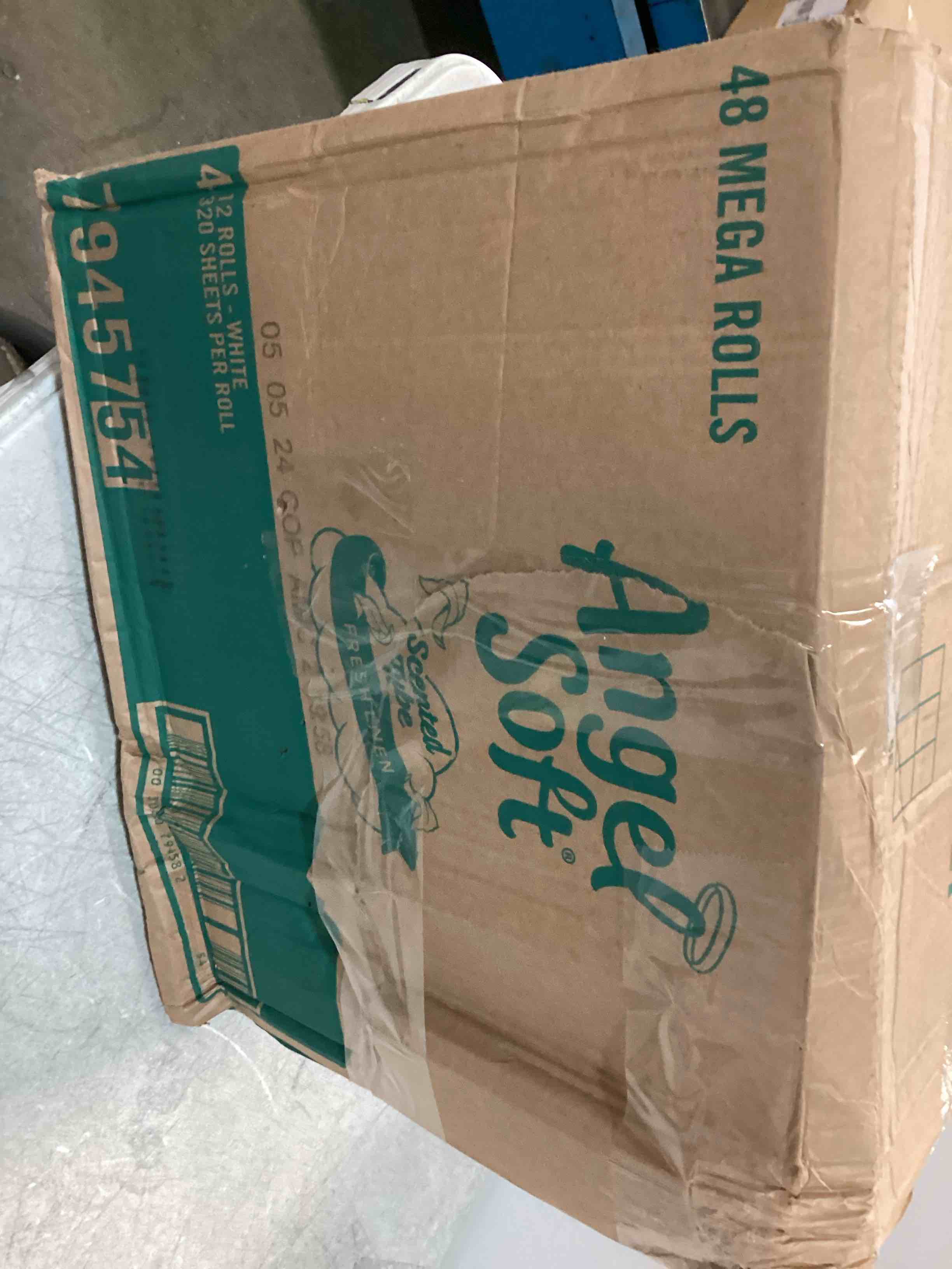 https://s3.amazonaws.com/lotting-images-prod/bidfta/BLU6526695_1720705811566.jpeg
