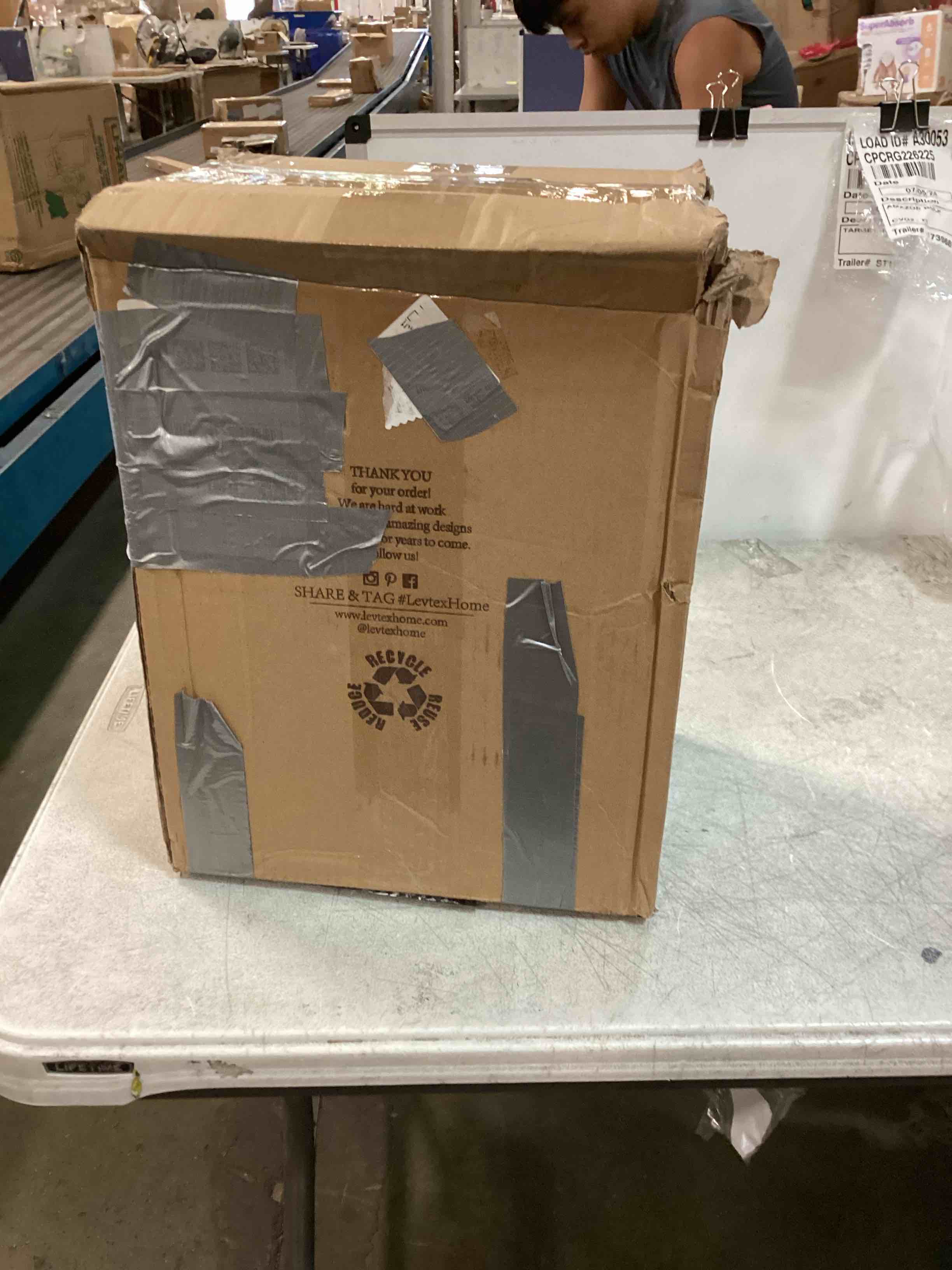 https://s3.amazonaws.com/lotting-images-prod/bidfta/BLU6526911_1720736105610.jpeg