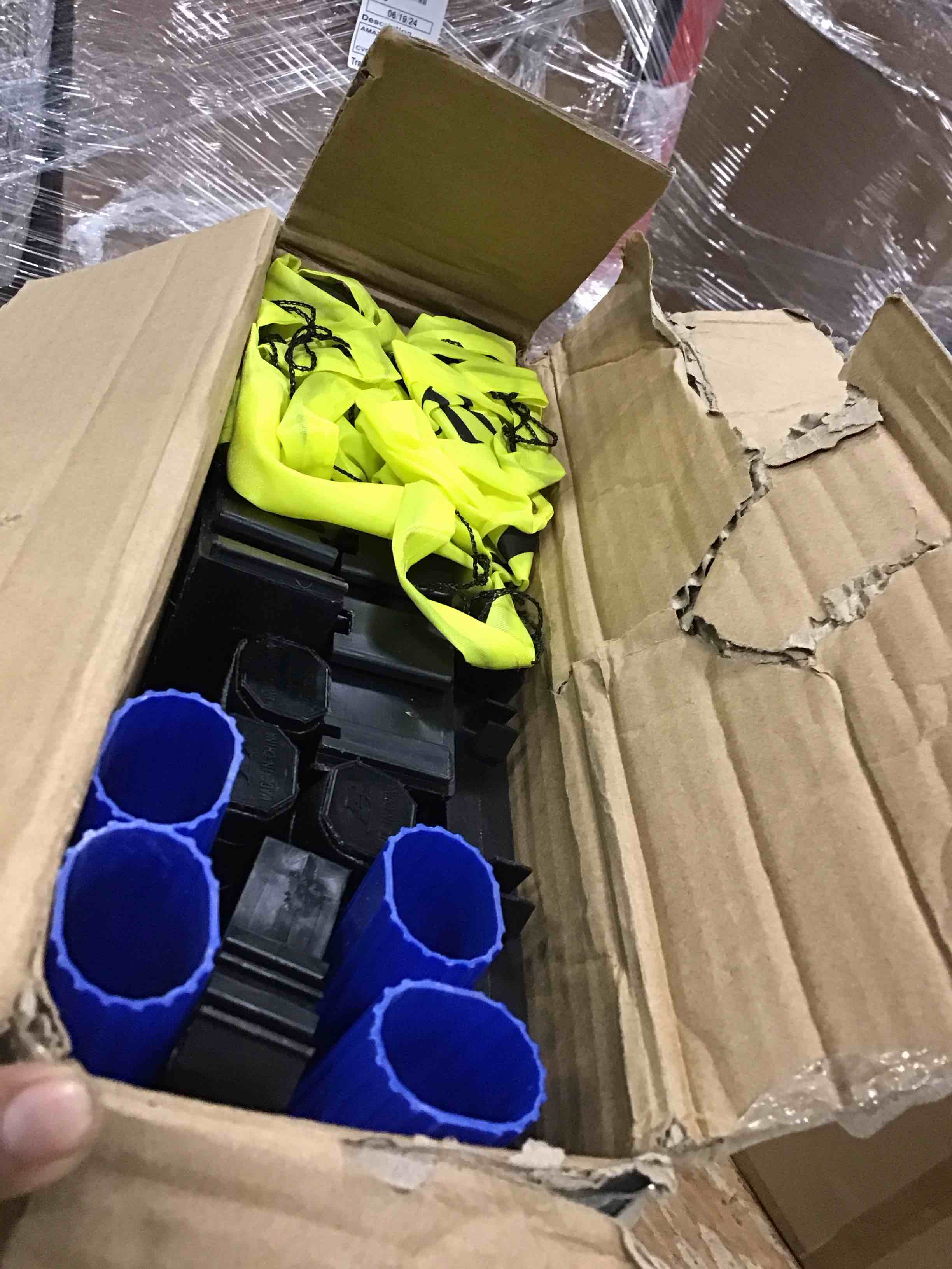 https://s3.amazonaws.com/lotting-images-prod/bidfta/BLU6527072_1719401339920.jpeg