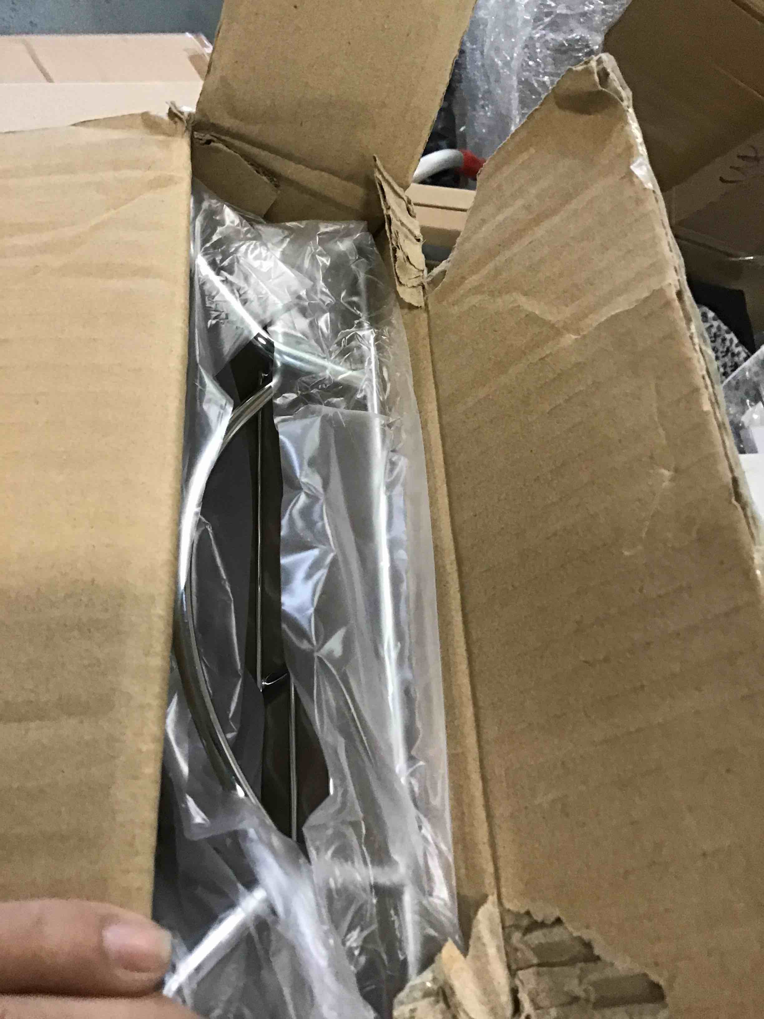 https://s3.amazonaws.com/lotting-images-prod/bidfta/BLU6528059_1719935893692.jpeg