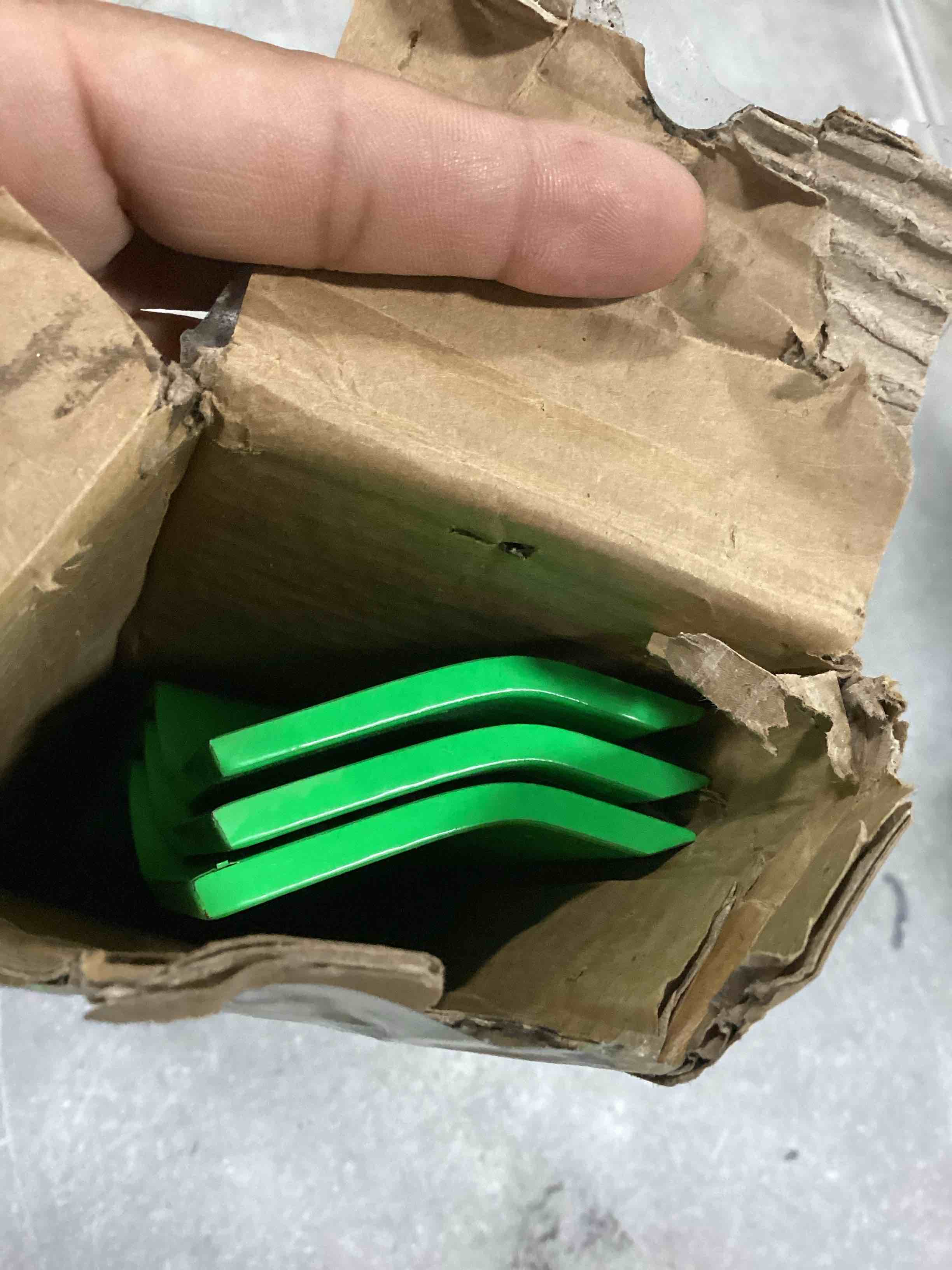 https://s3.amazonaws.com/lotting-images-prod/bidfta/BLU6528420_1720178967351.jpeg