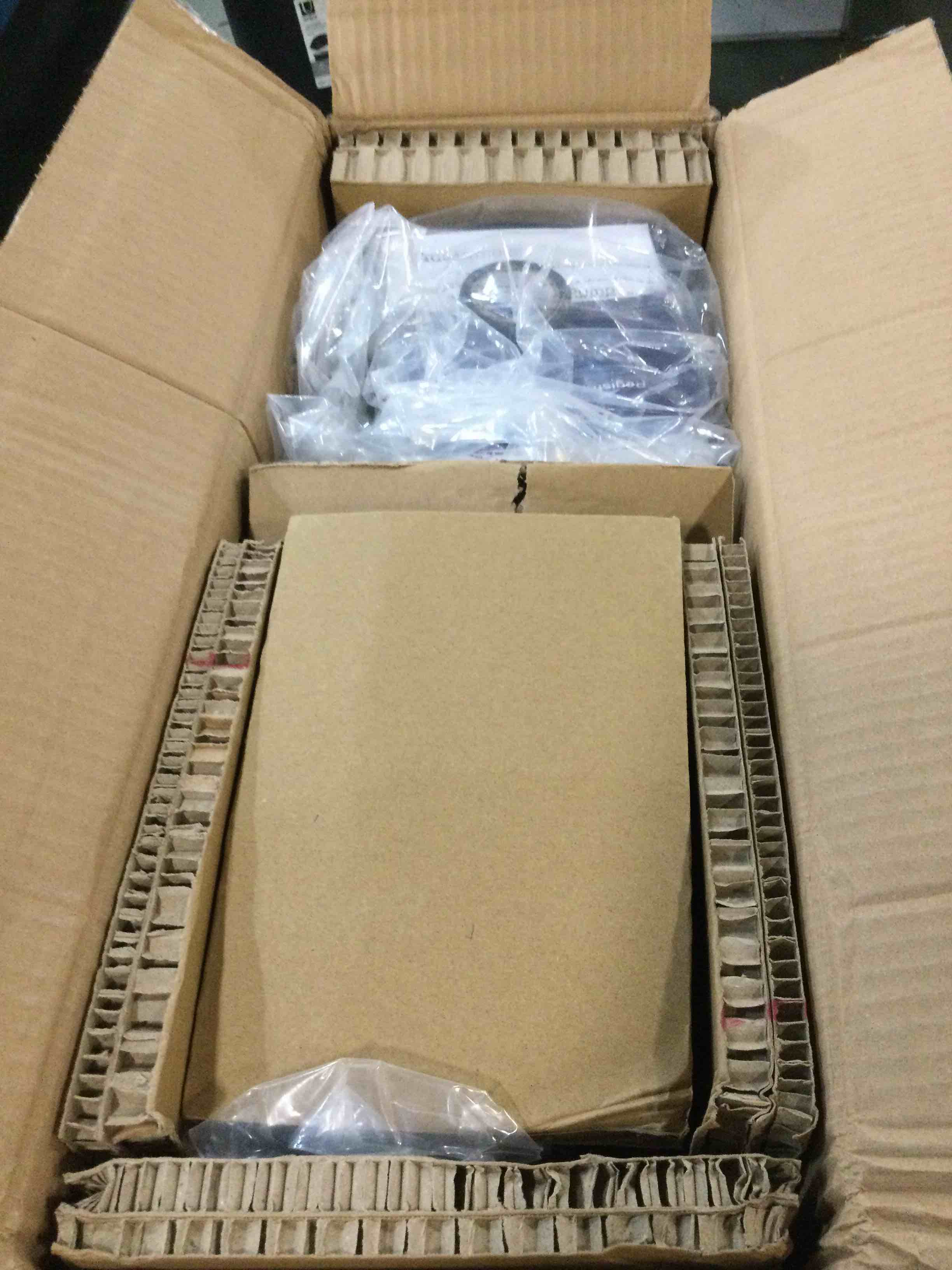 https://s3.amazonaws.com/lotting-images-prod/bidfta/BLU6531480_1719631427491.jpeg