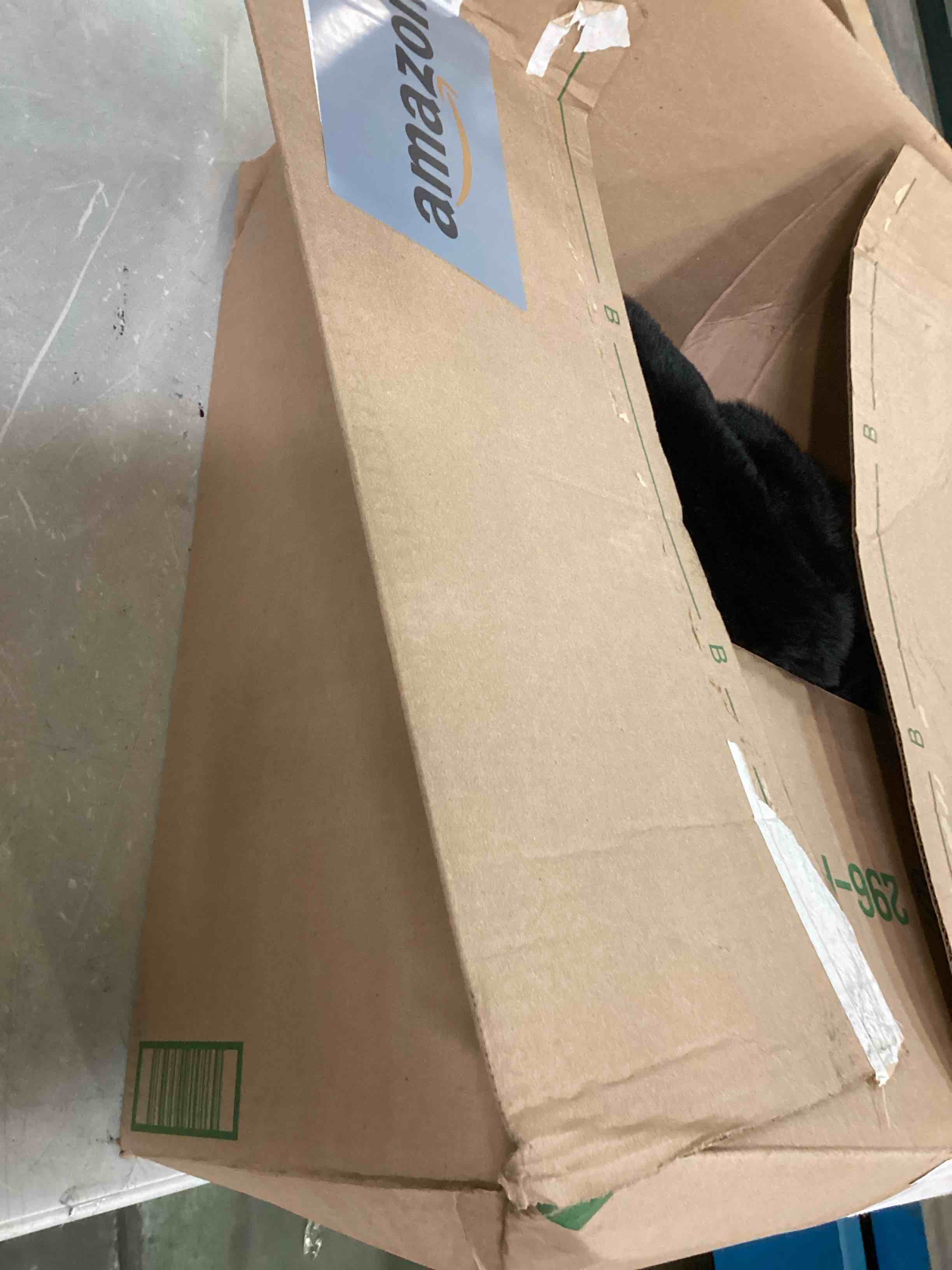 https://s3.amazonaws.com/lotting-images-prod/bidfta/BLU6532118_1720019182597.jpeg