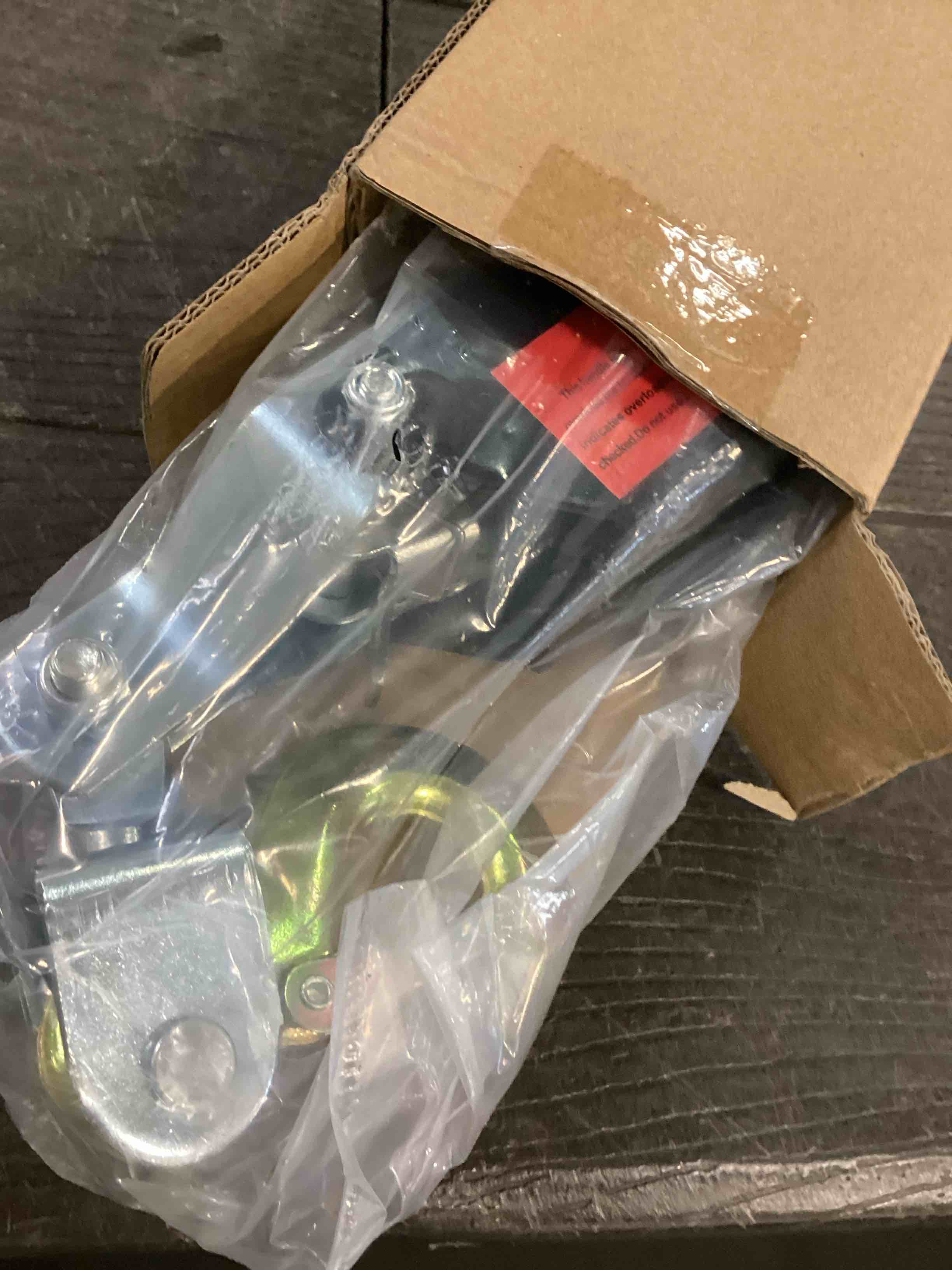 https://s3.amazonaws.com/lotting-images-prod/bidfta/BLU6532493_1720441285440.jpeg
