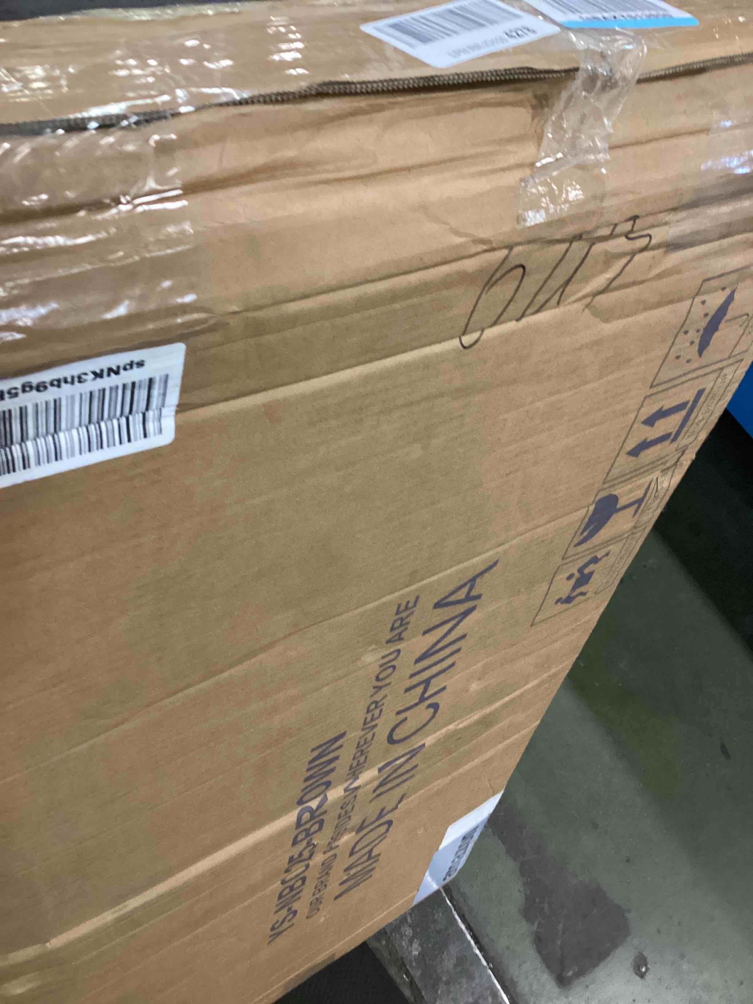 https://s3.amazonaws.com/lotting-images-prod/bidfta/BLU6532500_1720442119512.jpeg