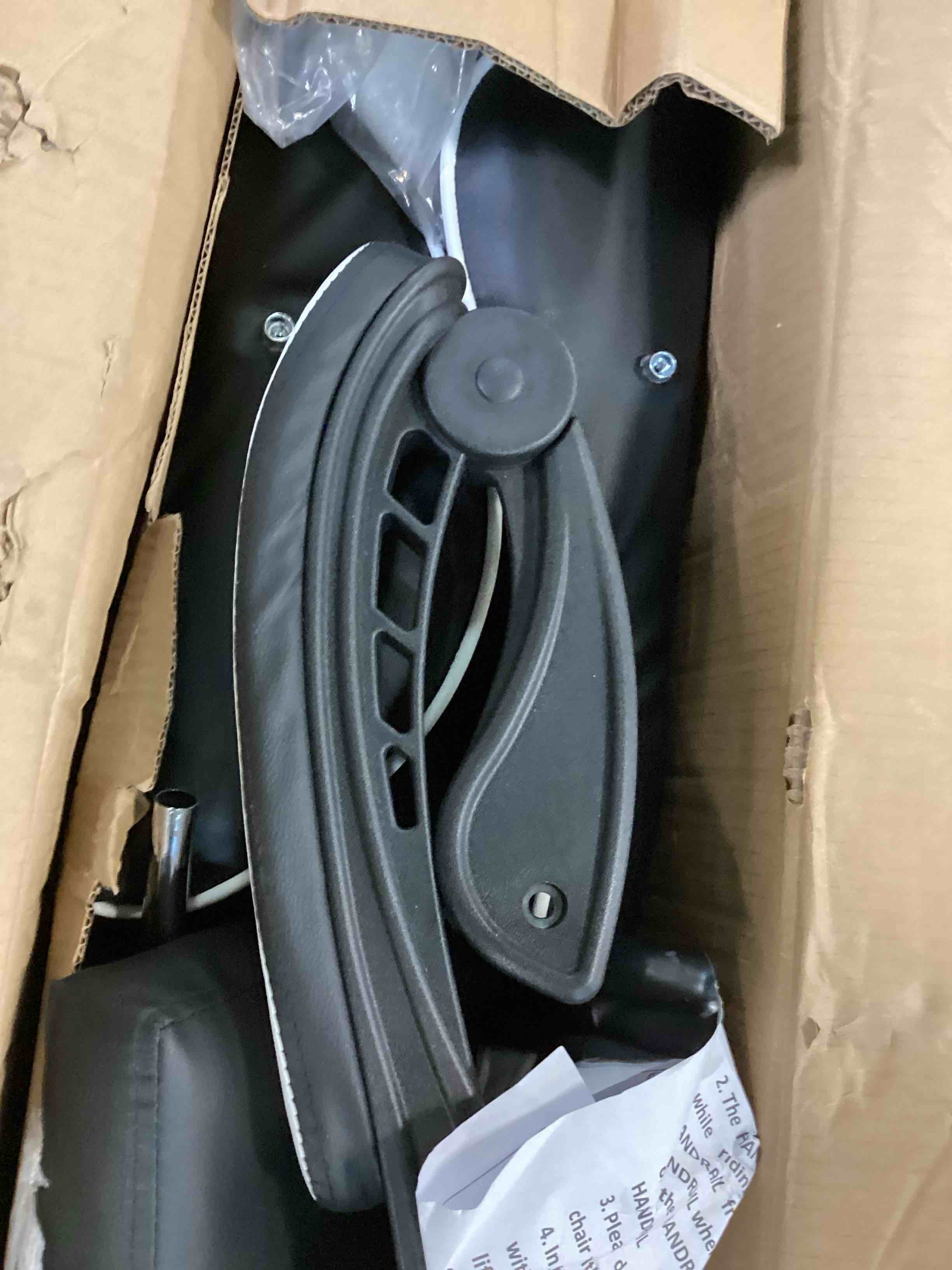 https://s3.amazonaws.com/lotting-images-prod/bidfta/BLU6532590_1720452656895.jpeg
