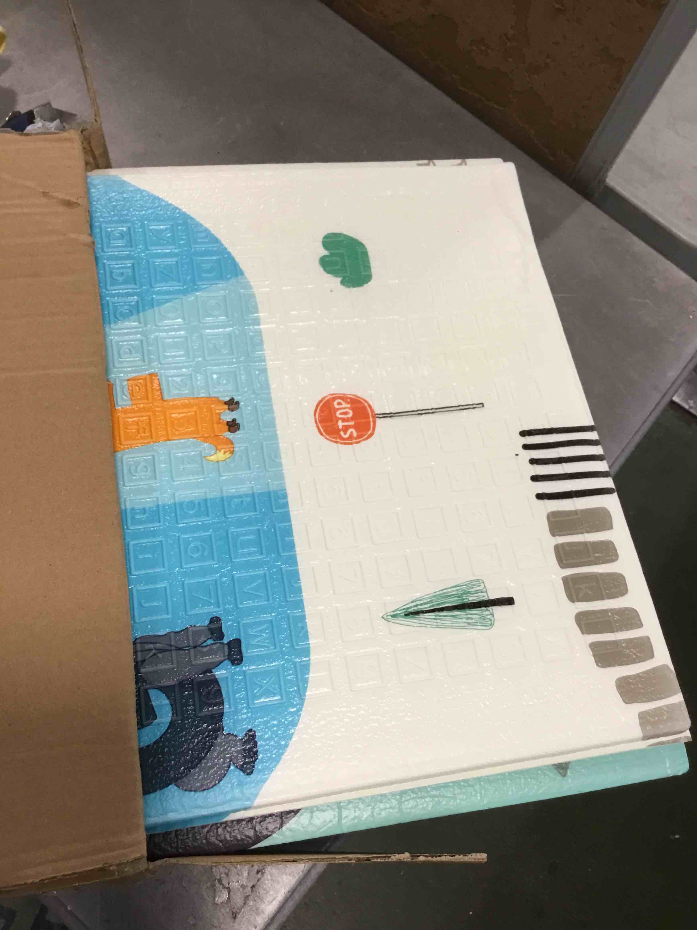 https://s3.amazonaws.com/lotting-images-prod/bidfta/BLU6535516_1719845403495.jpeg