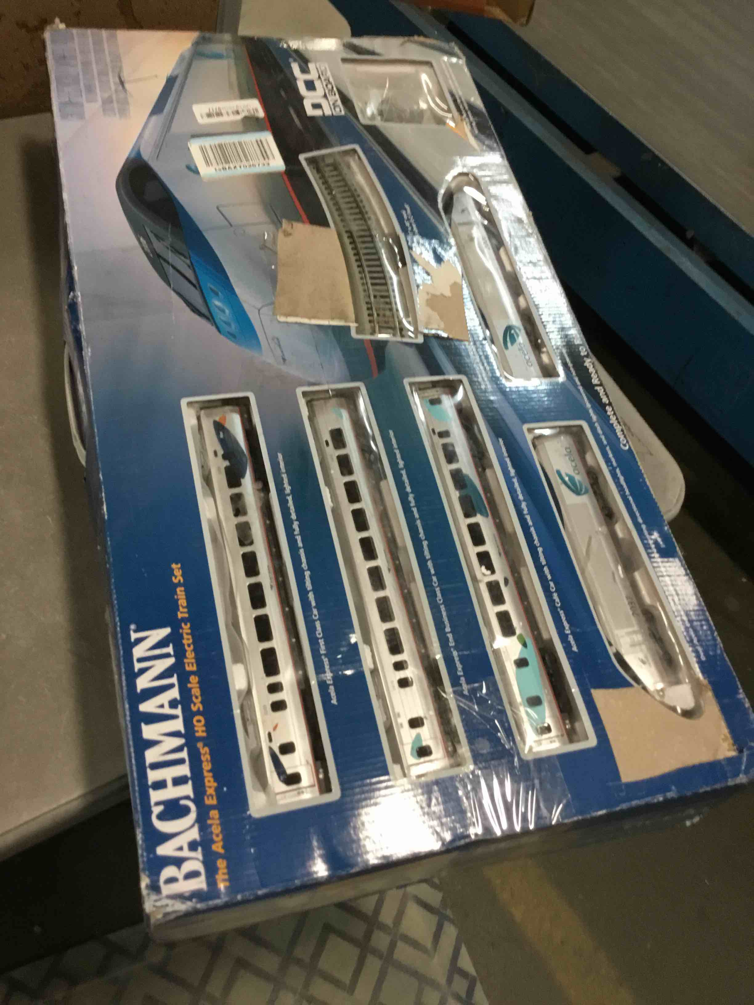 https://s3.amazonaws.com/lotting-images-prod/bidfta/BLU6535536_1719847129028.jpeg