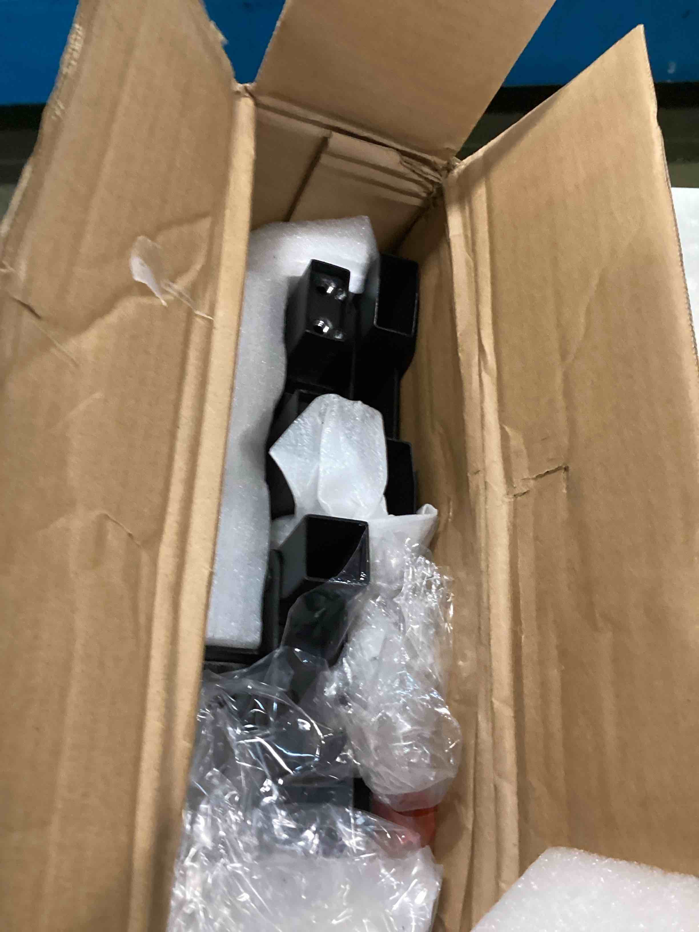 https://s3.amazonaws.com/lotting-images-prod/bidfta/BLU6538945_1718368431842.jpeg