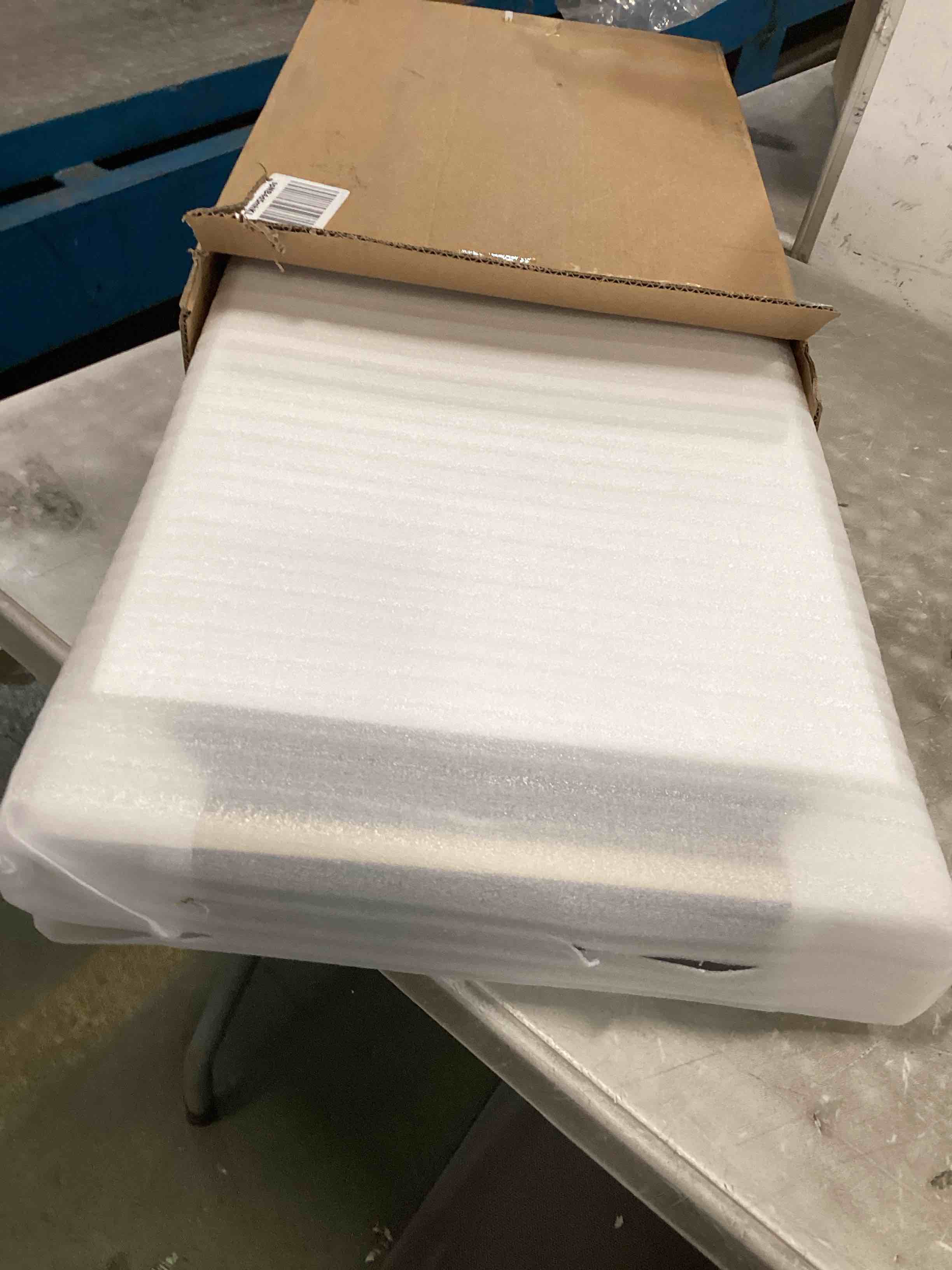 https://s3.amazonaws.com/lotting-images-prod/bidfta/BLU6538959_1718369767378.jpeg