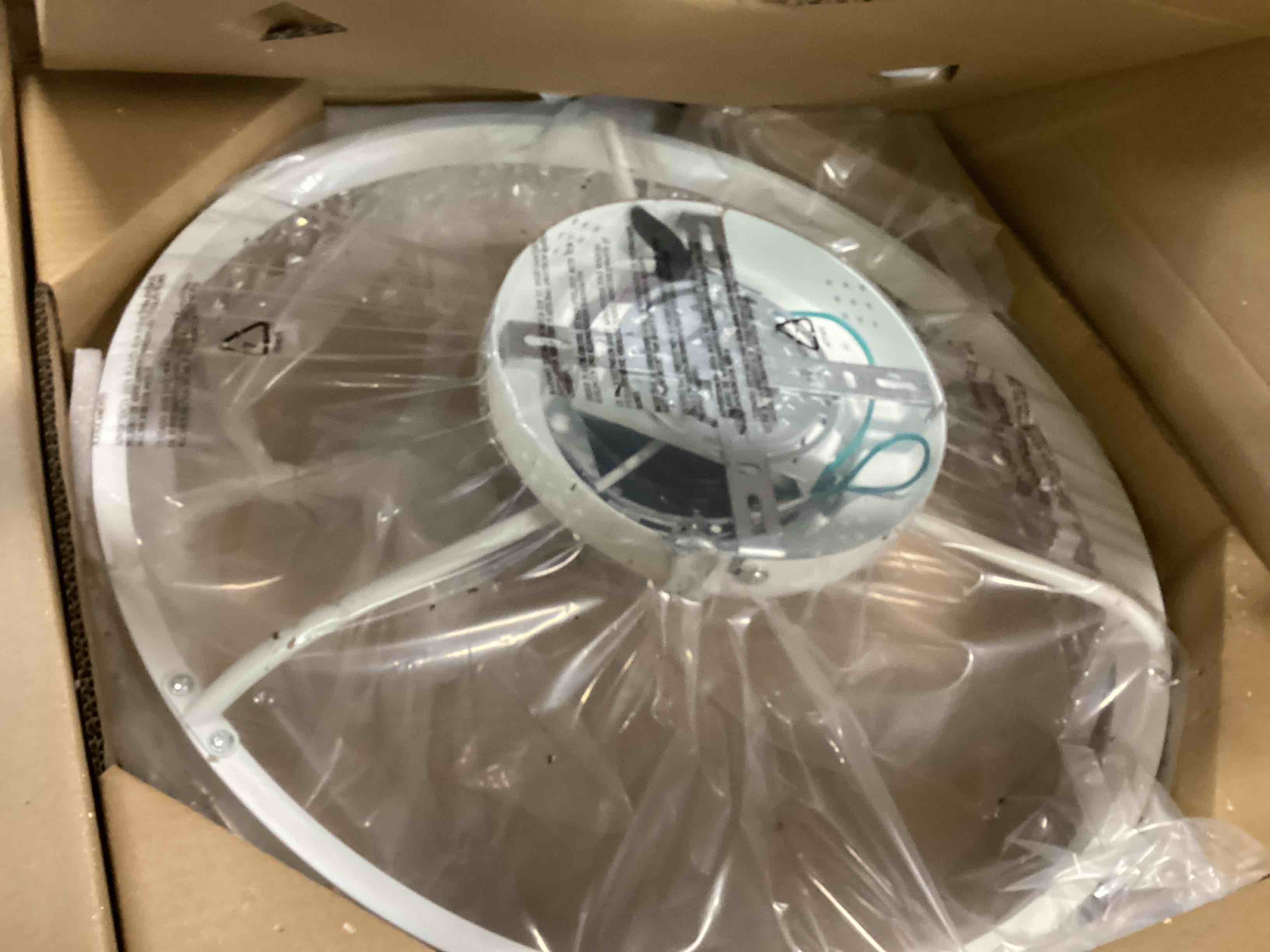 https://s3.amazonaws.com/lotting-images-prod/bidfta/BLU6538995_1718372411265.jpeg