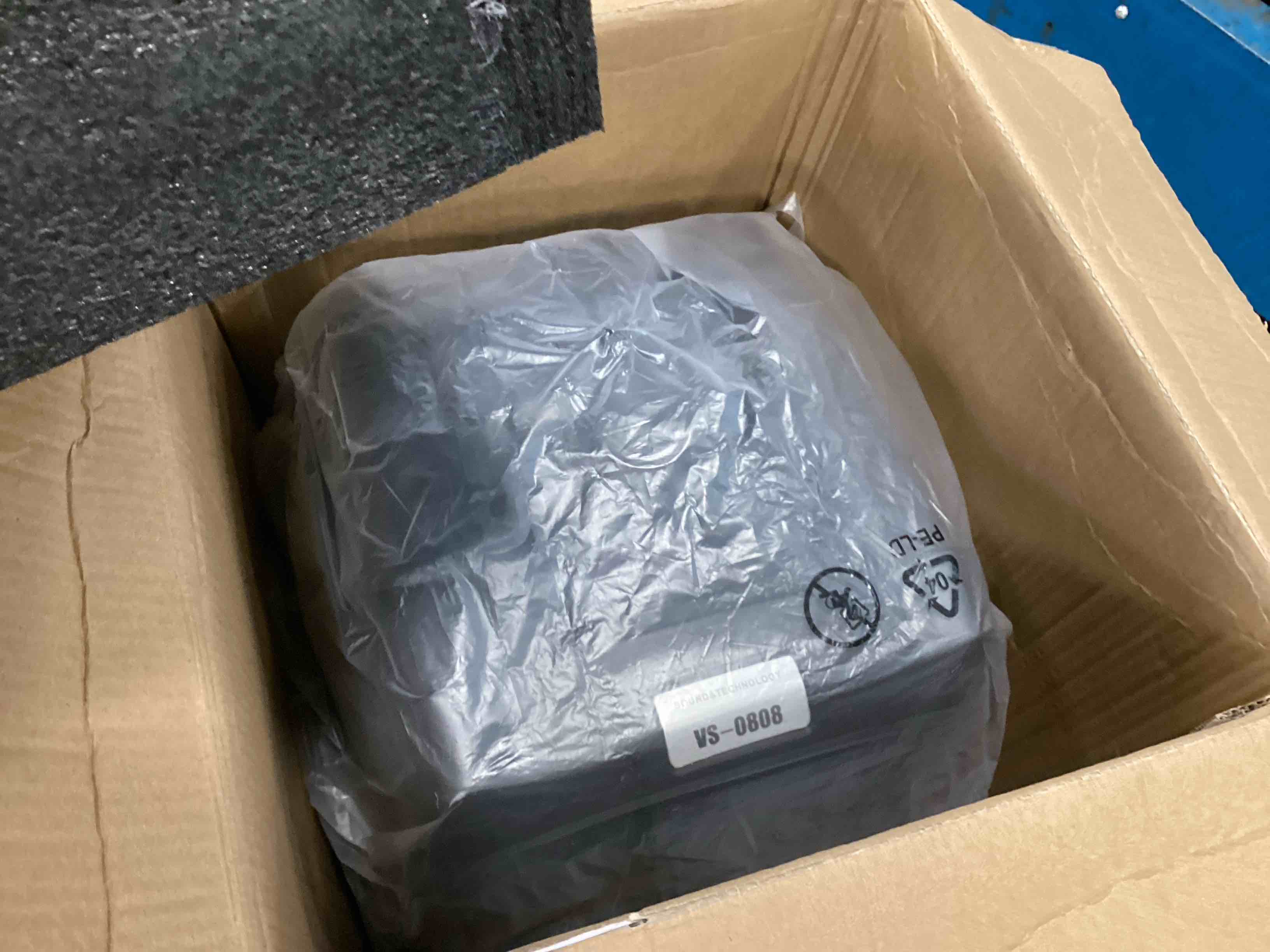 https://s3.amazonaws.com/lotting-images-prod/bidfta/BLU6539013_1718376032150.jpeg