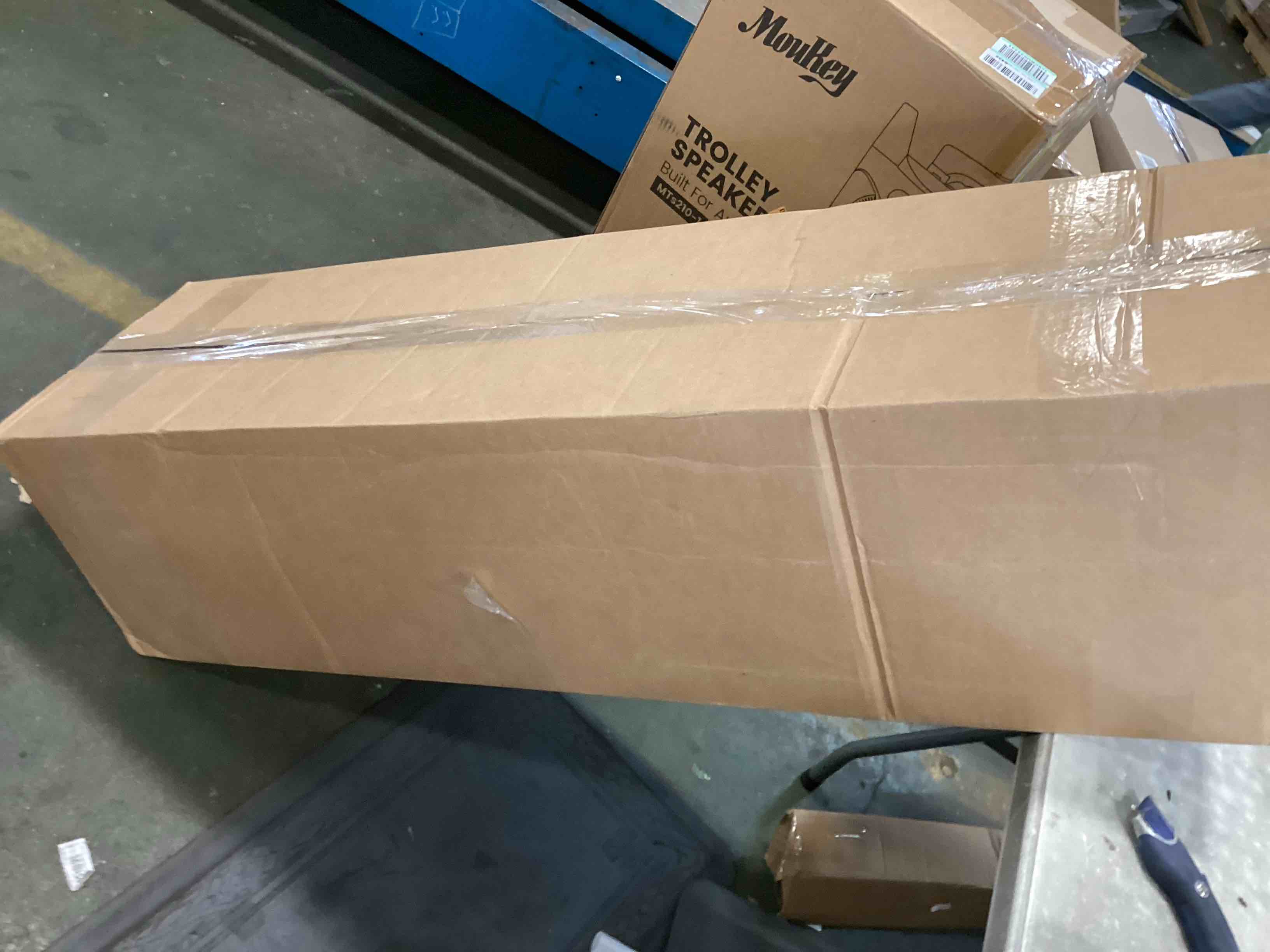 https://s3.amazonaws.com/lotting-images-prod/bidfta/BLU6539020_1718376720543.jpeg