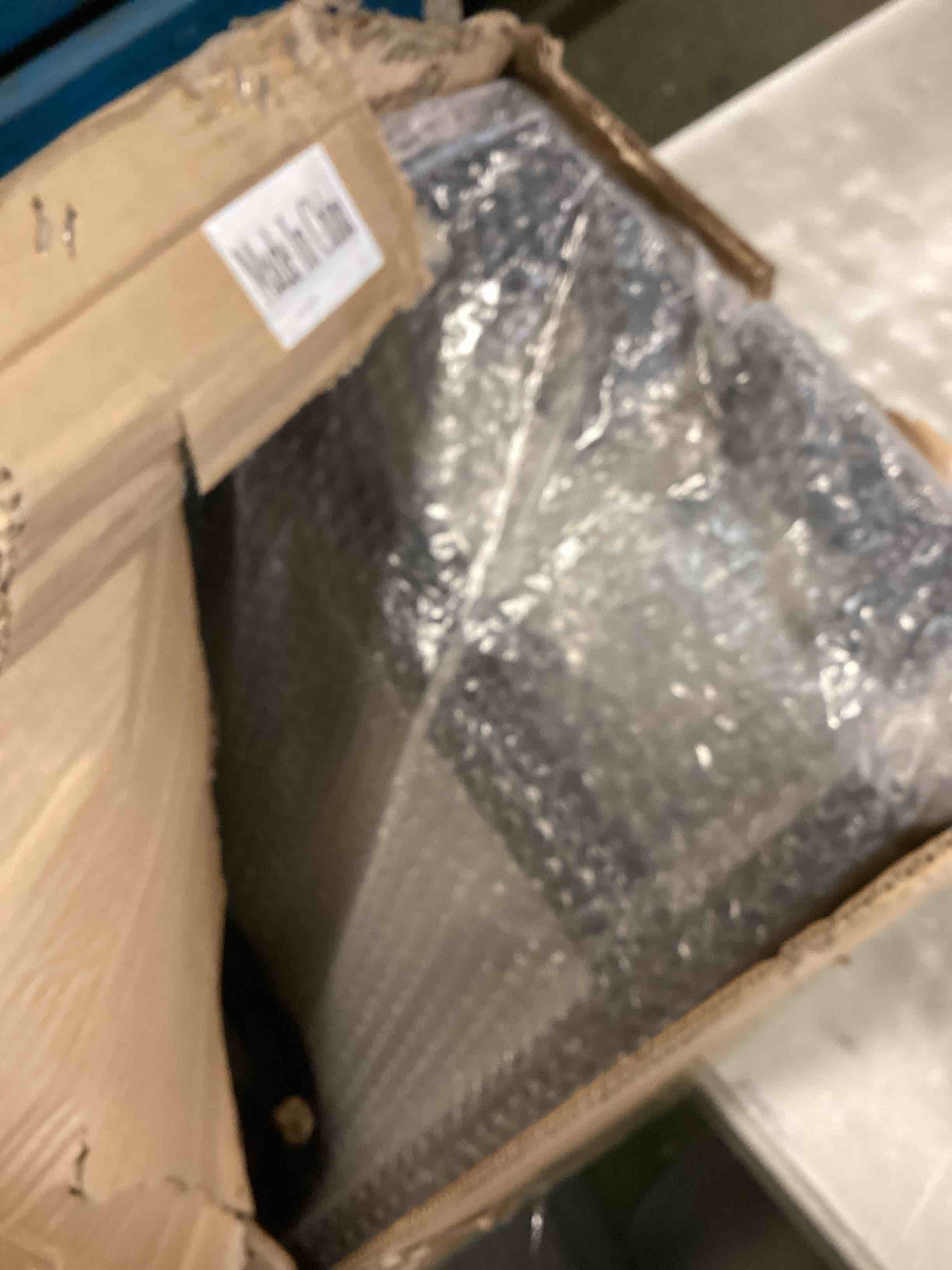 https://s3.amazonaws.com/lotting-images-prod/bidfta/BLU6539046_1718378944545.jpeg