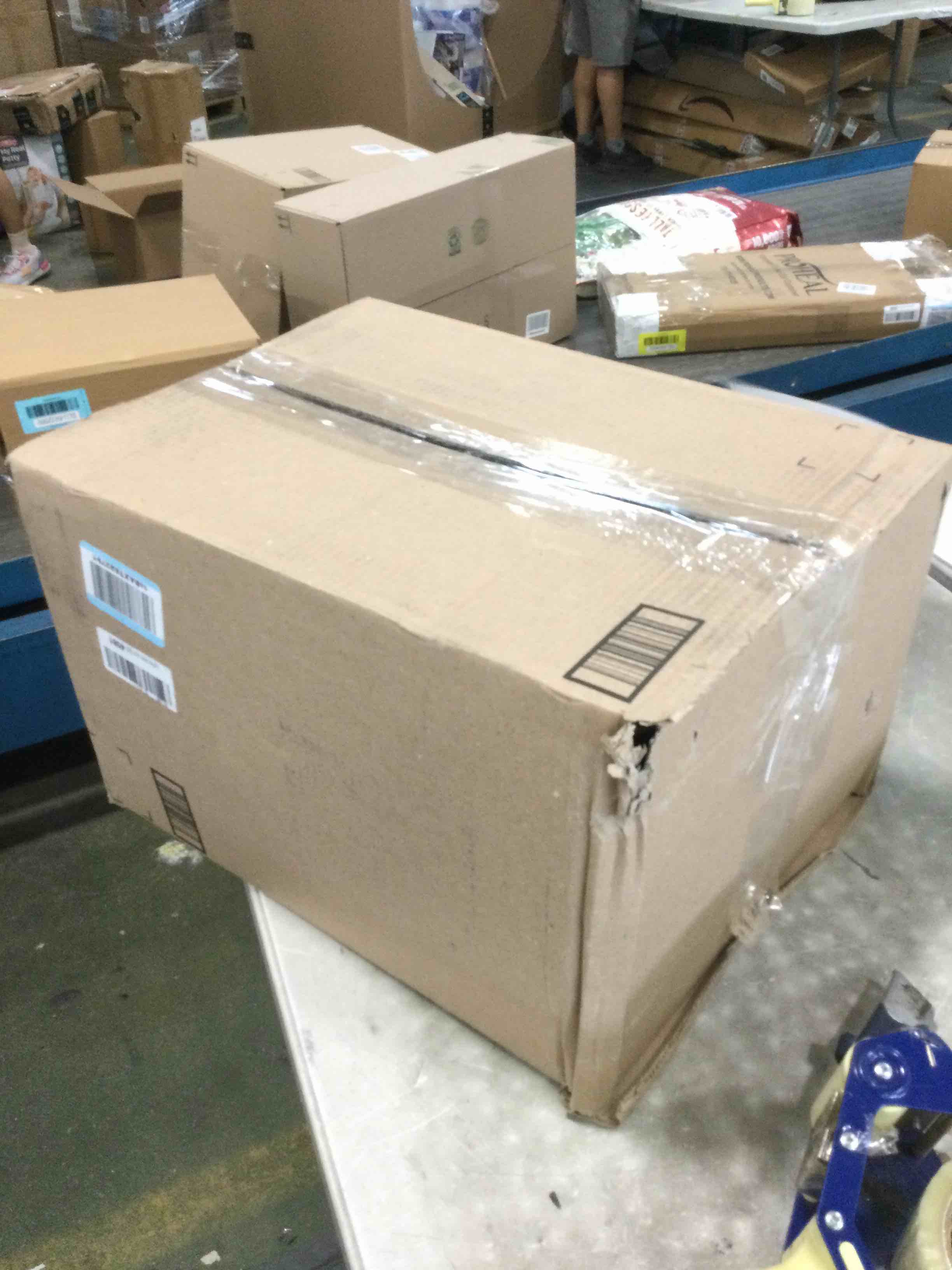 https://s3.amazonaws.com/lotting-images-prod/bidfta/BLU6539162_1718393314804.jpeg