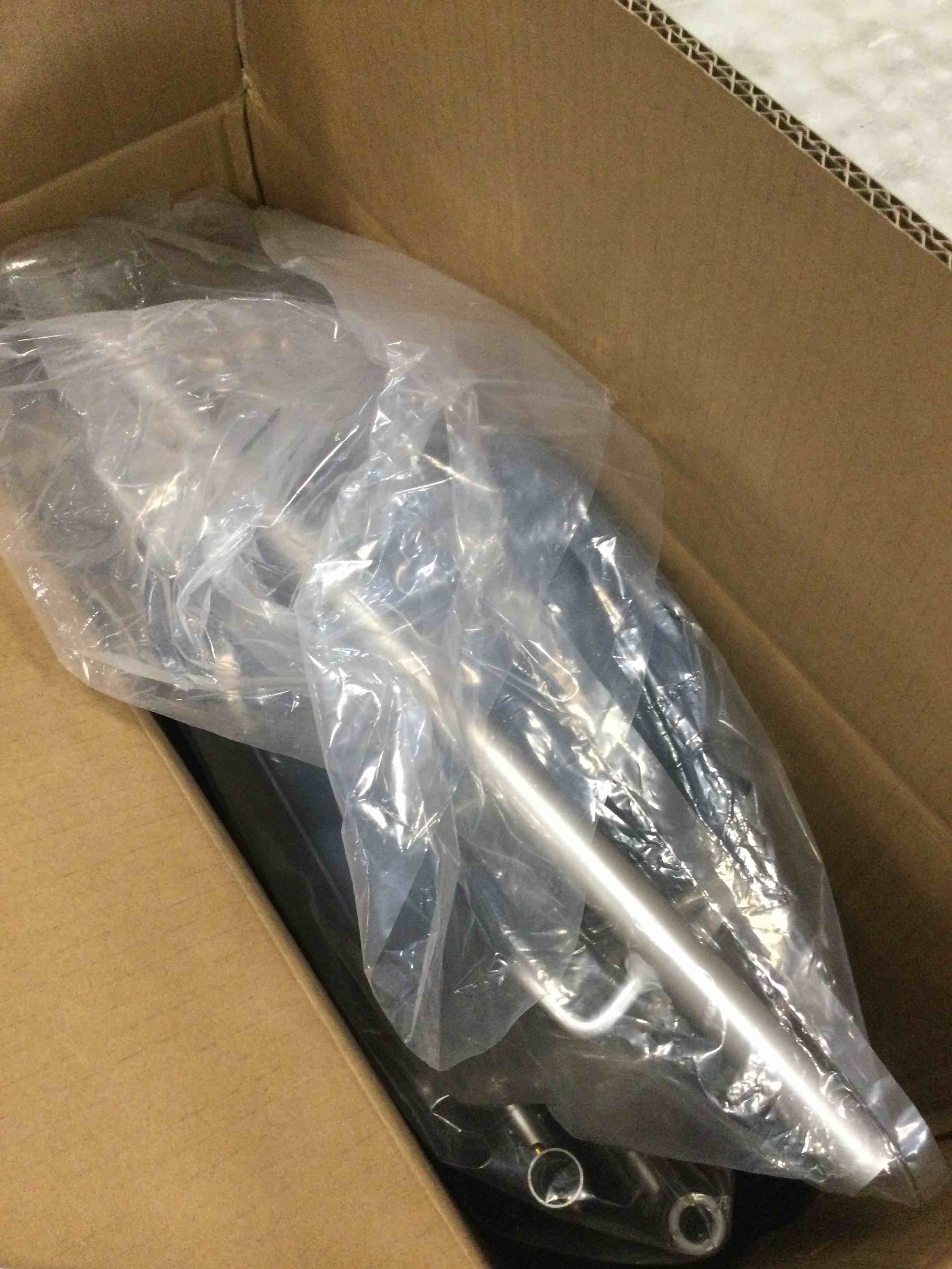 https://s3.amazonaws.com/lotting-images-prod/bidfta/BLU6539180_1718394854913.jpeg