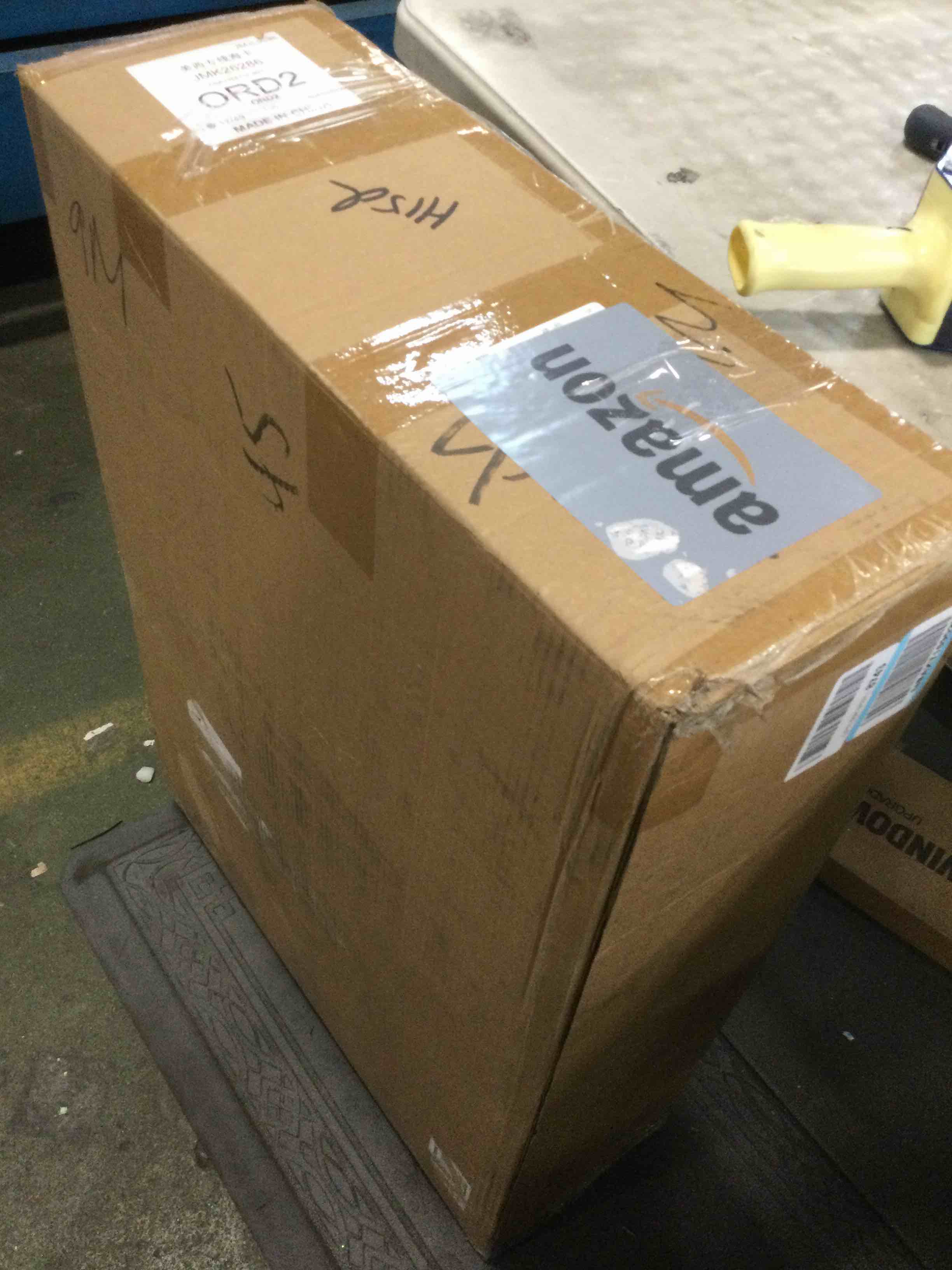 https://s3.amazonaws.com/lotting-images-prod/bidfta/BLU6539180_1718394868654.jpeg