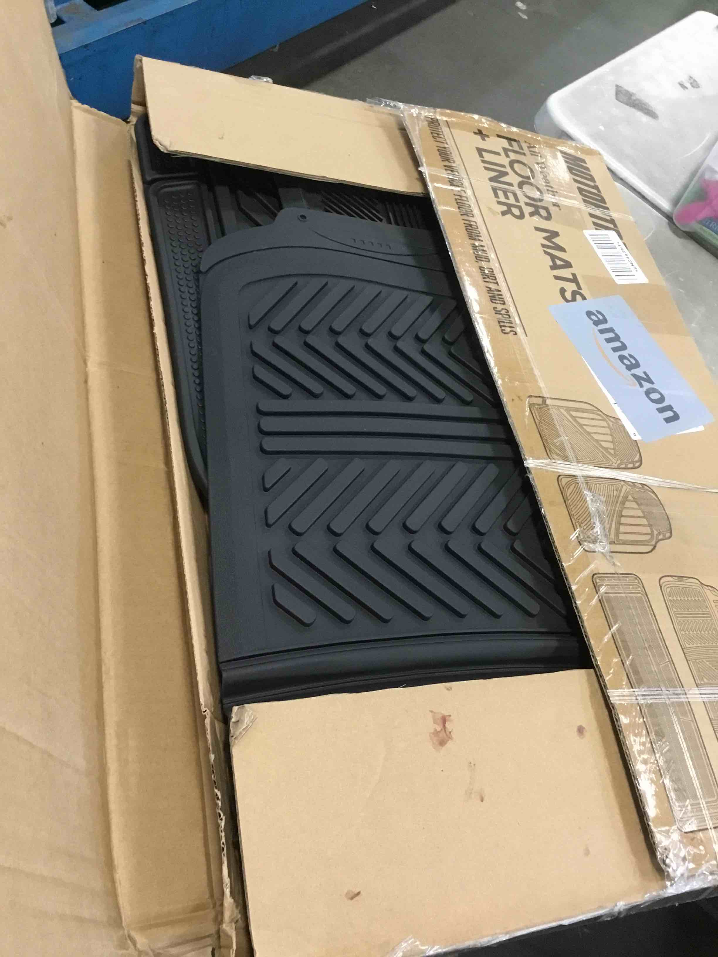 https://s3.amazonaws.com/lotting-images-prod/bidfta/BLU6539439_1718562135615.jpeg