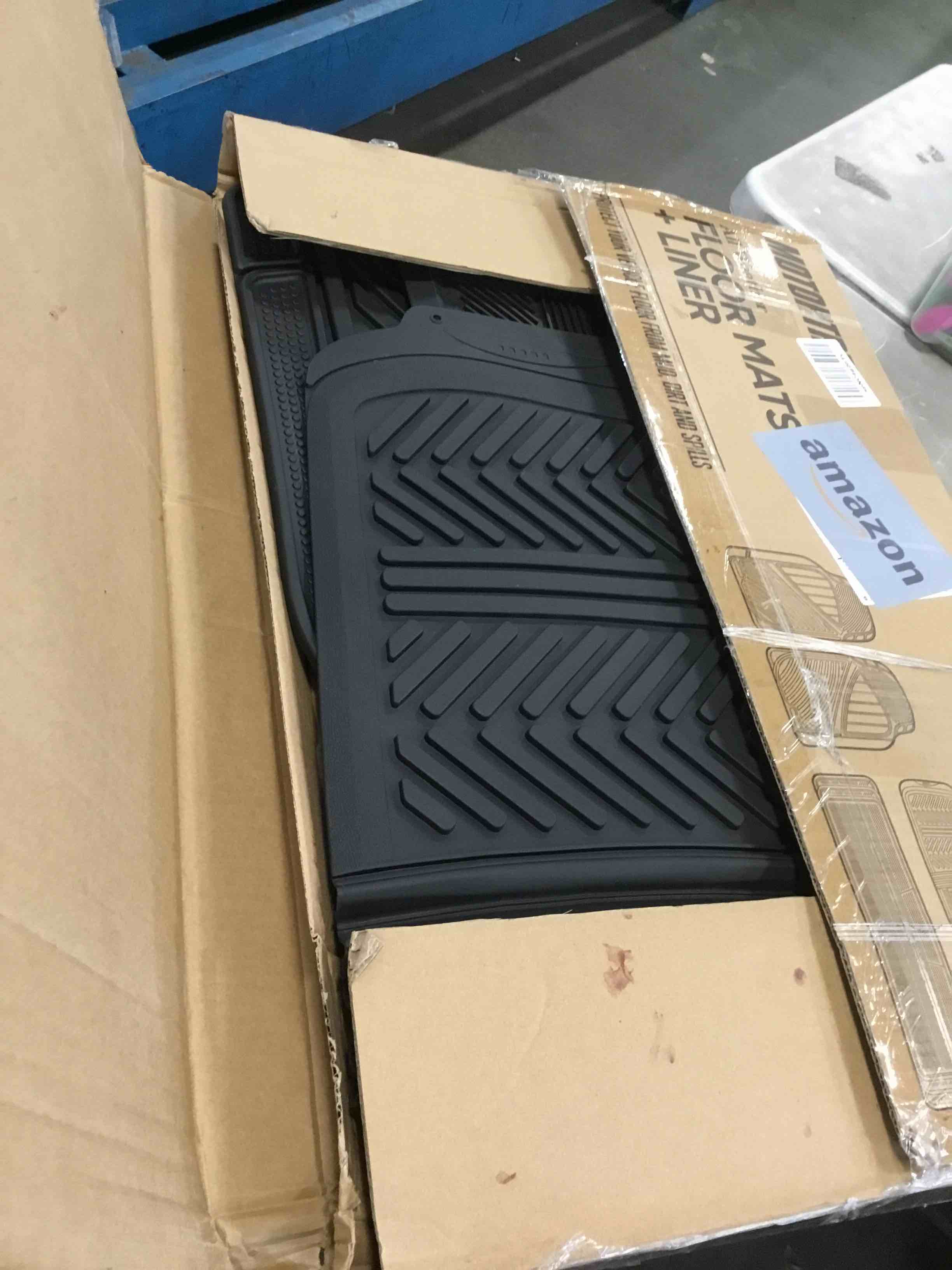 https://s3.amazonaws.com/lotting-images-prod/bidfta/BLU6539439_1718562136654.jpeg