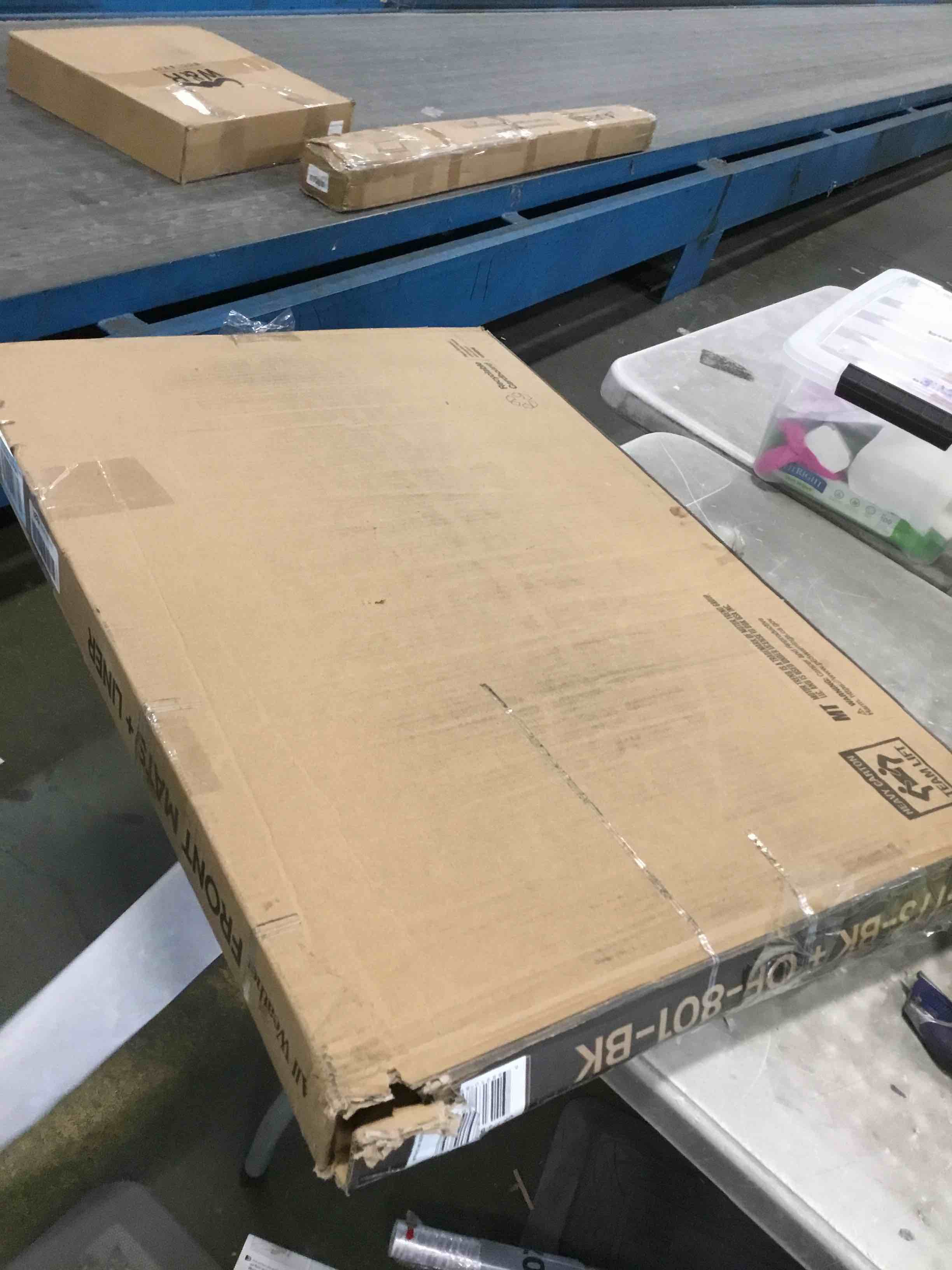 https://s3.amazonaws.com/lotting-images-prod/bidfta/BLU6539439_1718562151083.jpeg