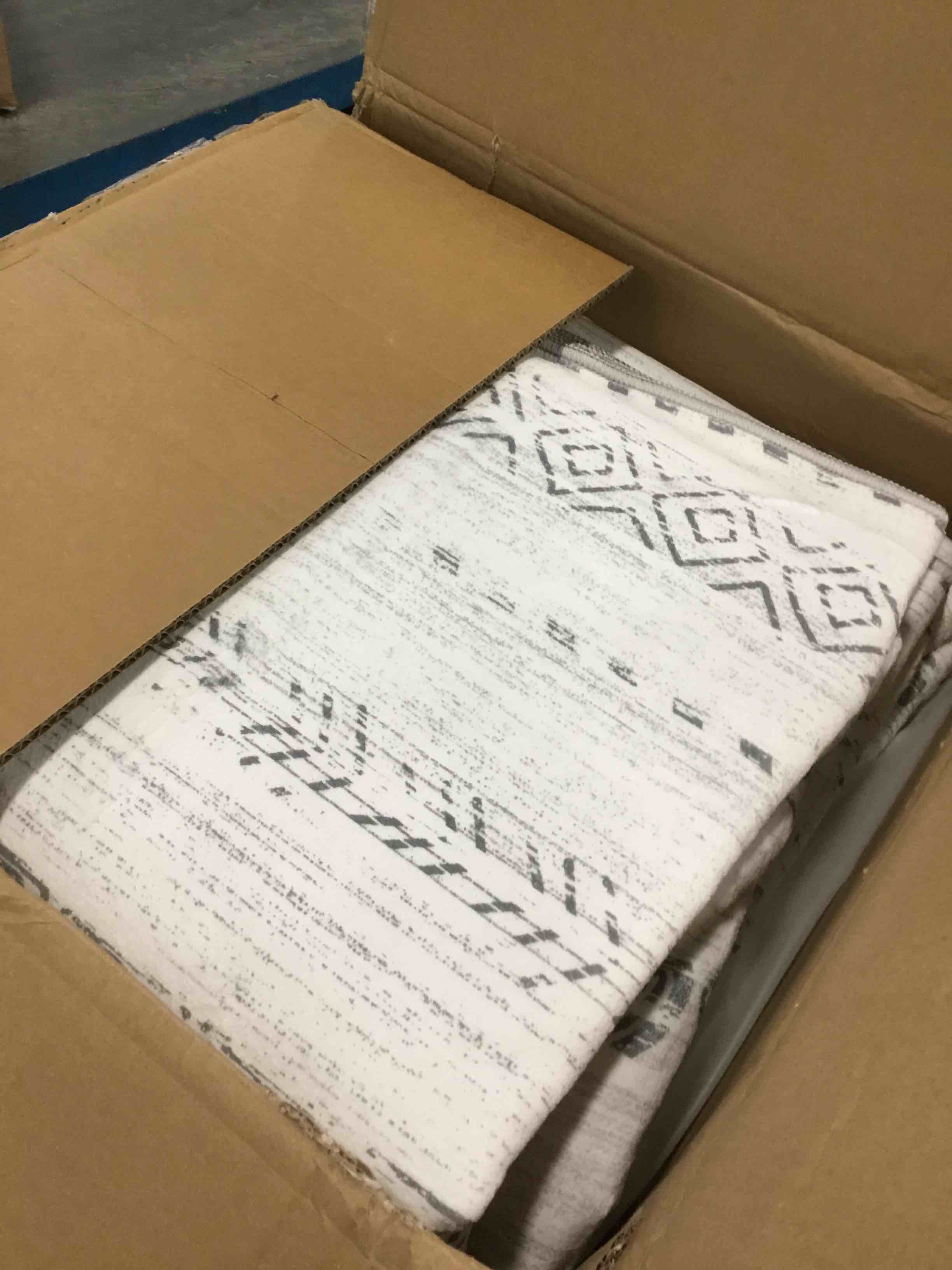https://s3.amazonaws.com/lotting-images-prod/bidfta/BLU6539479_1718565286935.jpeg
