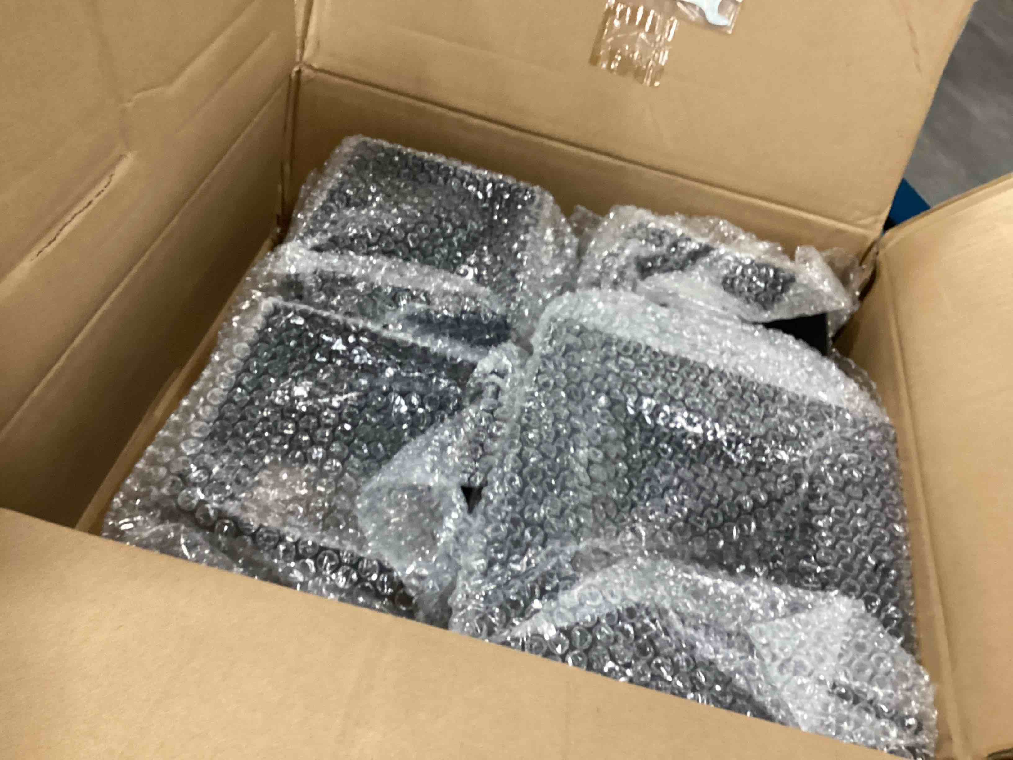 https://s3.amazonaws.com/lotting-images-prod/bidfta/BLU6539496_1718623584274.jpeg