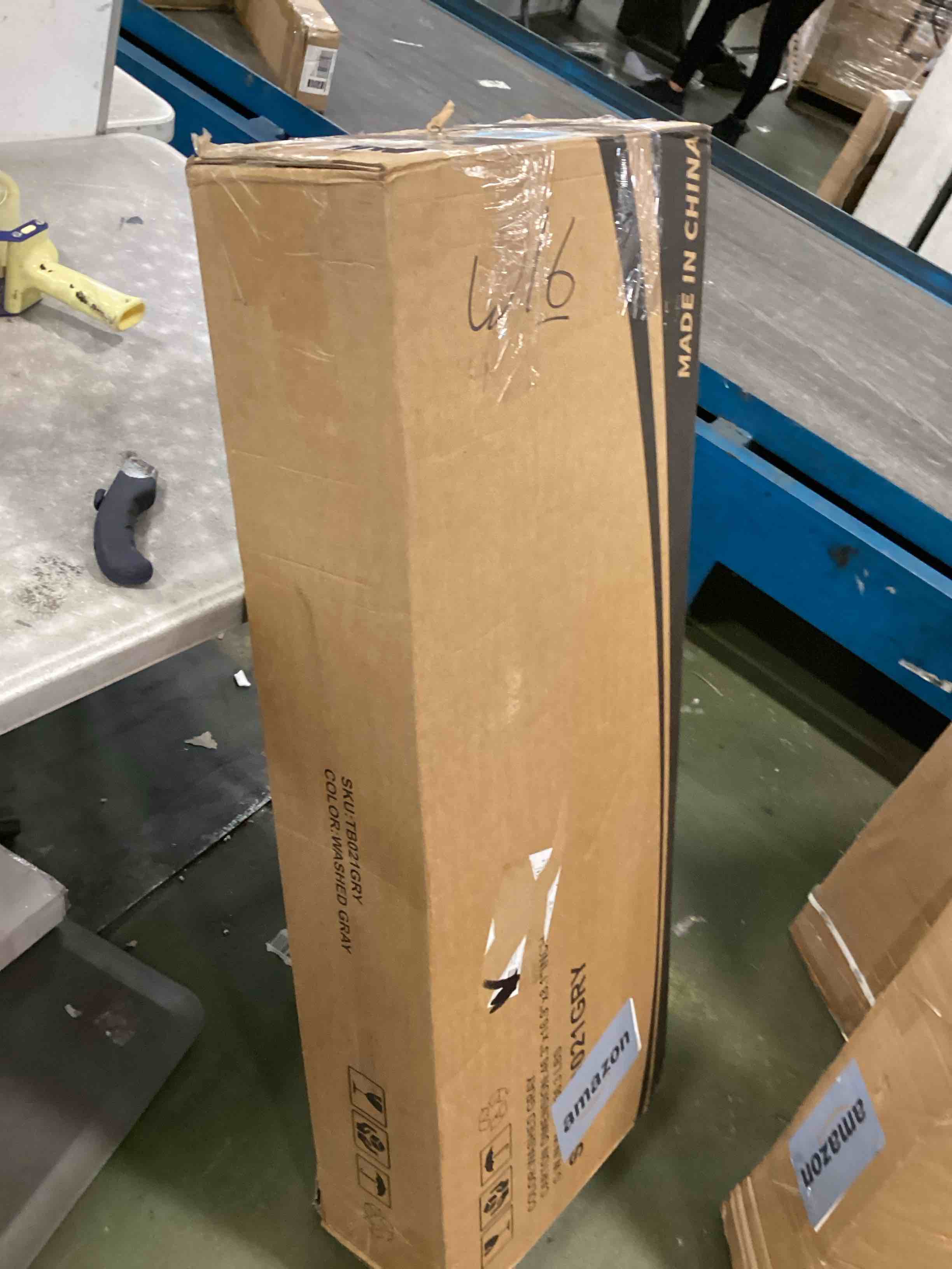 https://s3.amazonaws.com/lotting-images-prod/bidfta/BLU6539575_1718632325308.jpeg