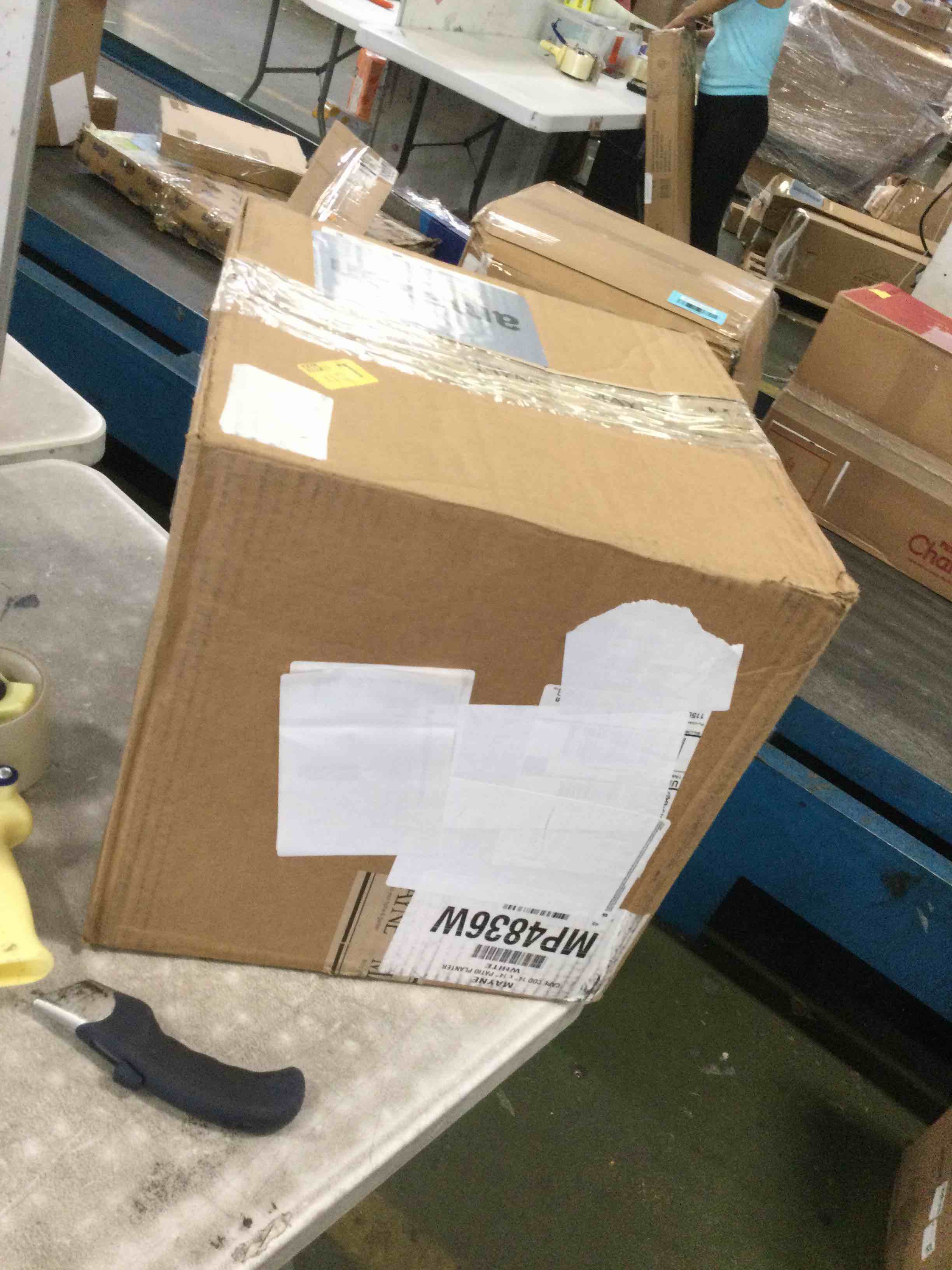 https://s3.amazonaws.com/lotting-images-prod/bidfta/BLU6539642_1718640049637.jpeg