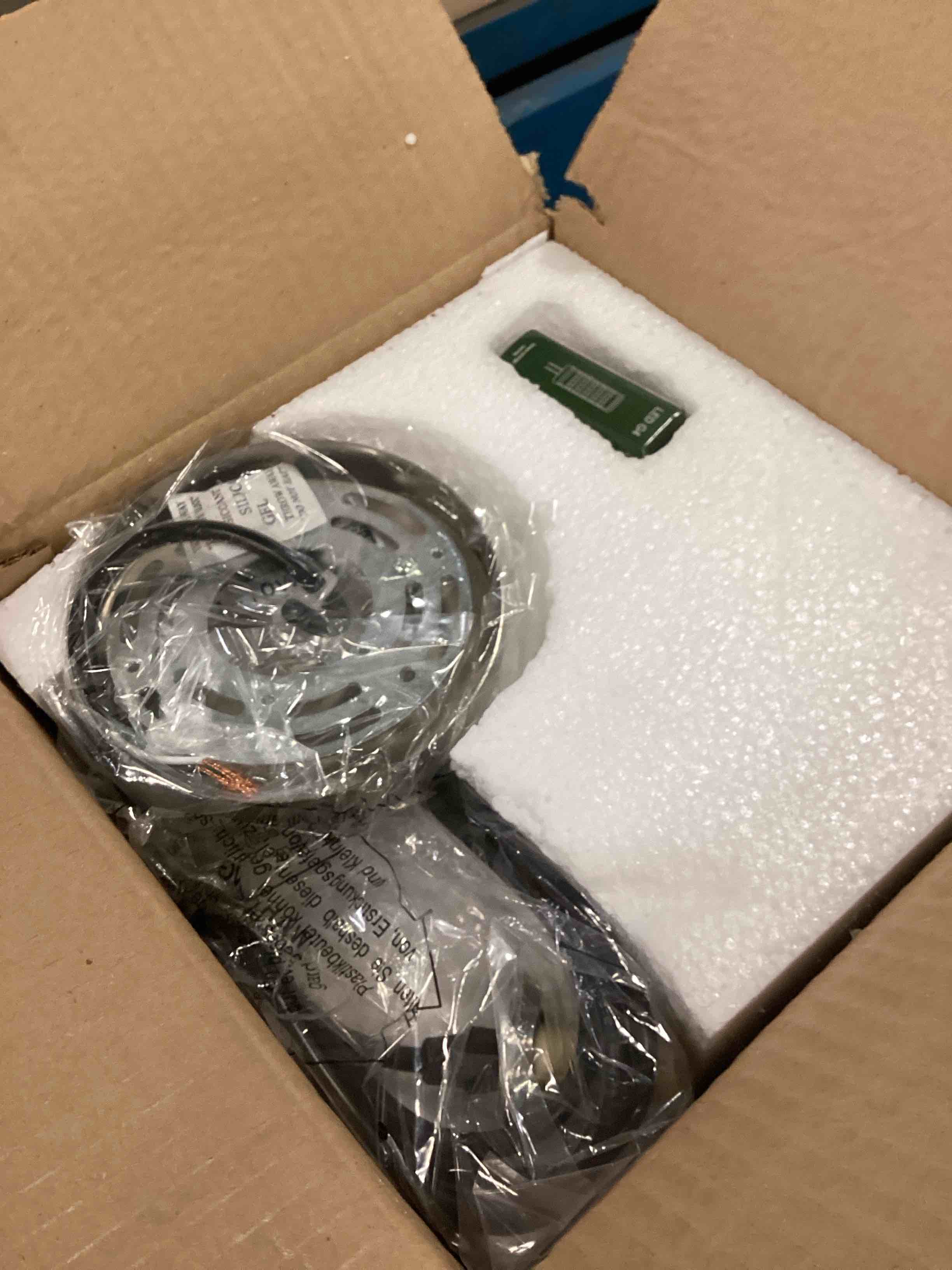 https://s3.amazonaws.com/lotting-images-prod/bidfta/BLU6539840_1718716576579.jpeg
