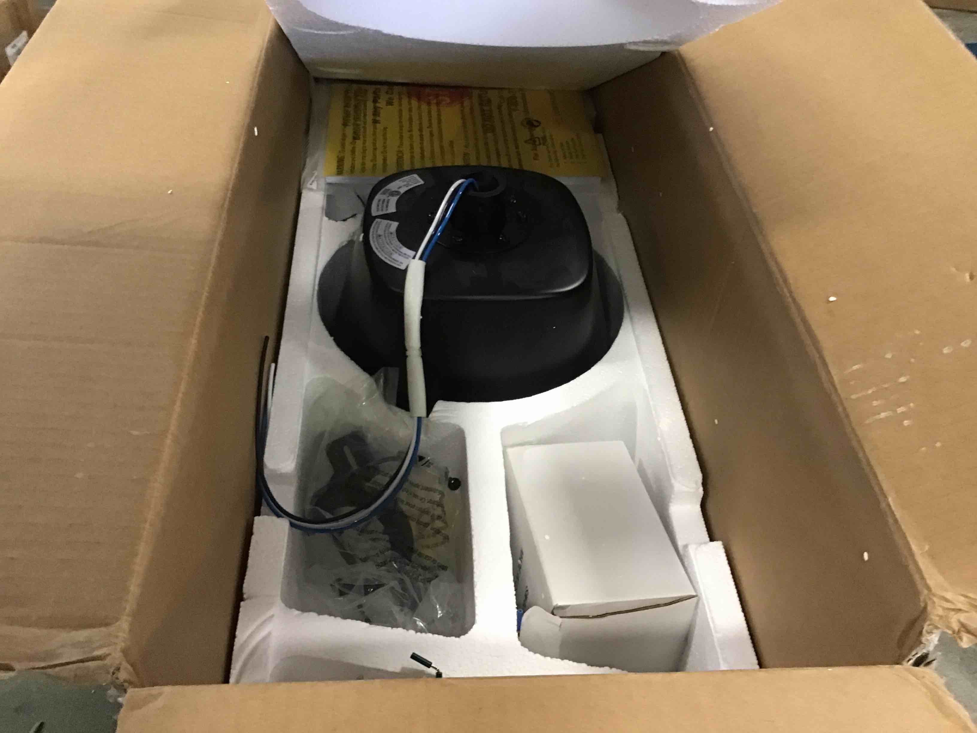 https://s3.amazonaws.com/lotting-images-prod/bidfta/BLU6539972_1718731949830.jpeg
