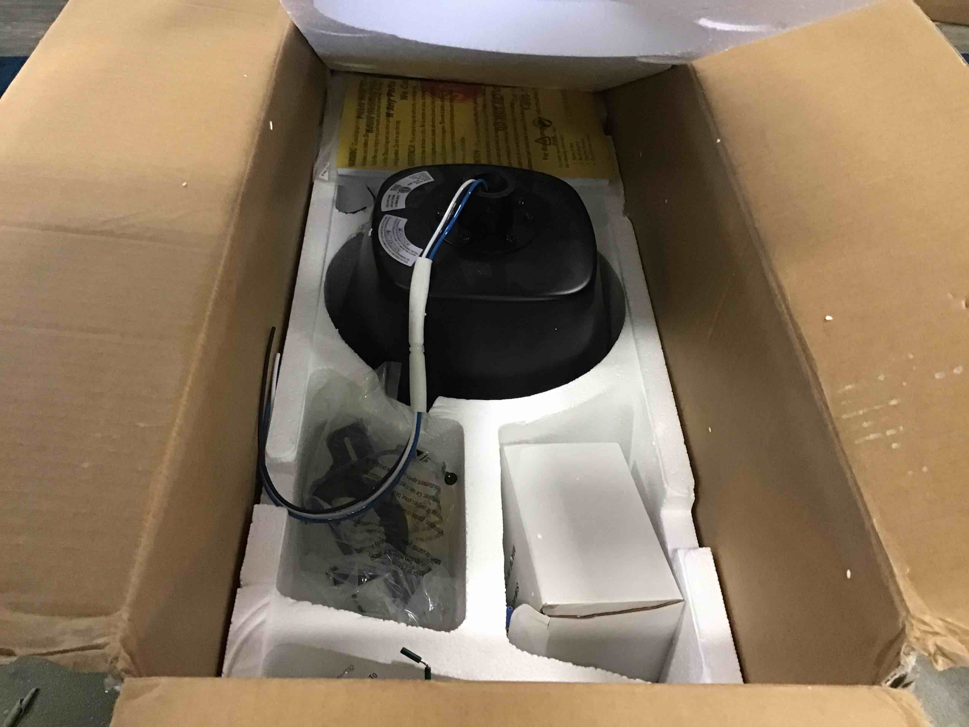 https://s3.amazonaws.com/lotting-images-prod/bidfta/BLU6539972_1718731950870.jpeg