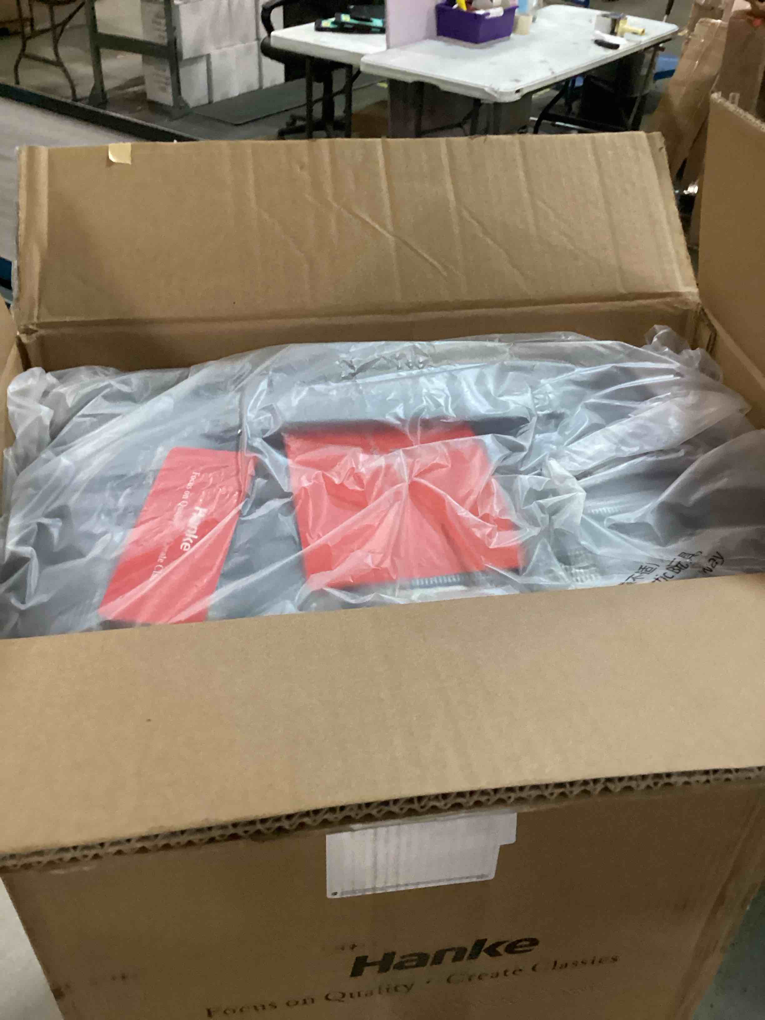 https://s3.amazonaws.com/lotting-images-prod/bidfta/BLU6541420_1718795474065.jpeg