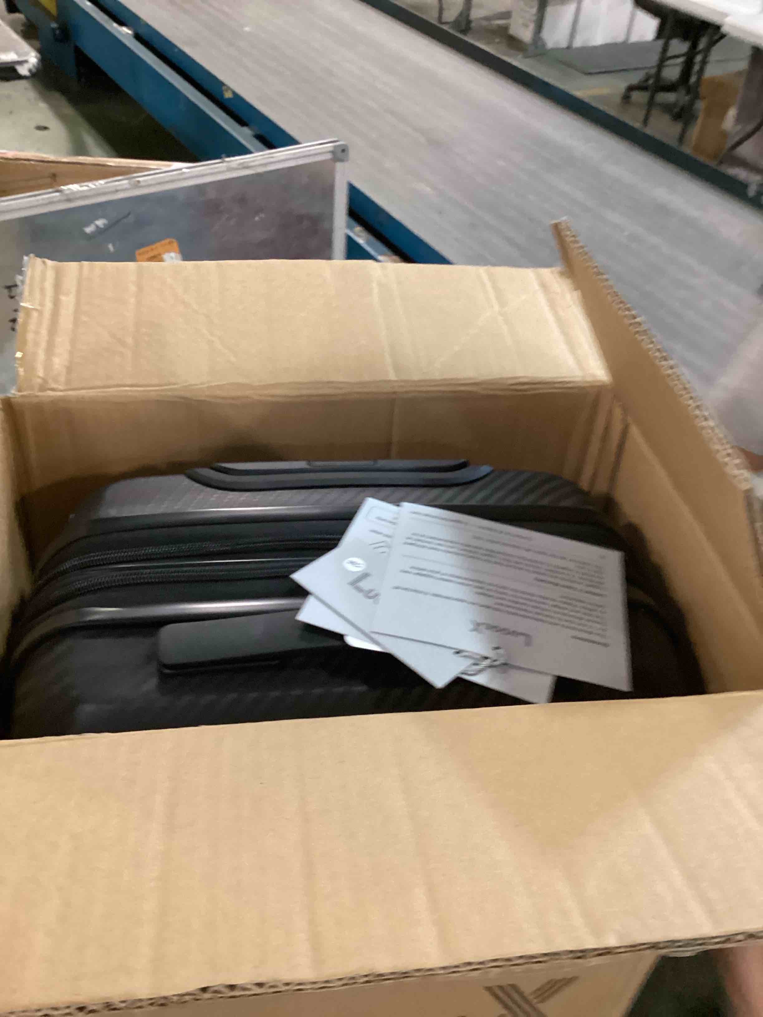 https://s3.amazonaws.com/lotting-images-prod/bidfta/BLU6541421_1718795622261.jpeg
