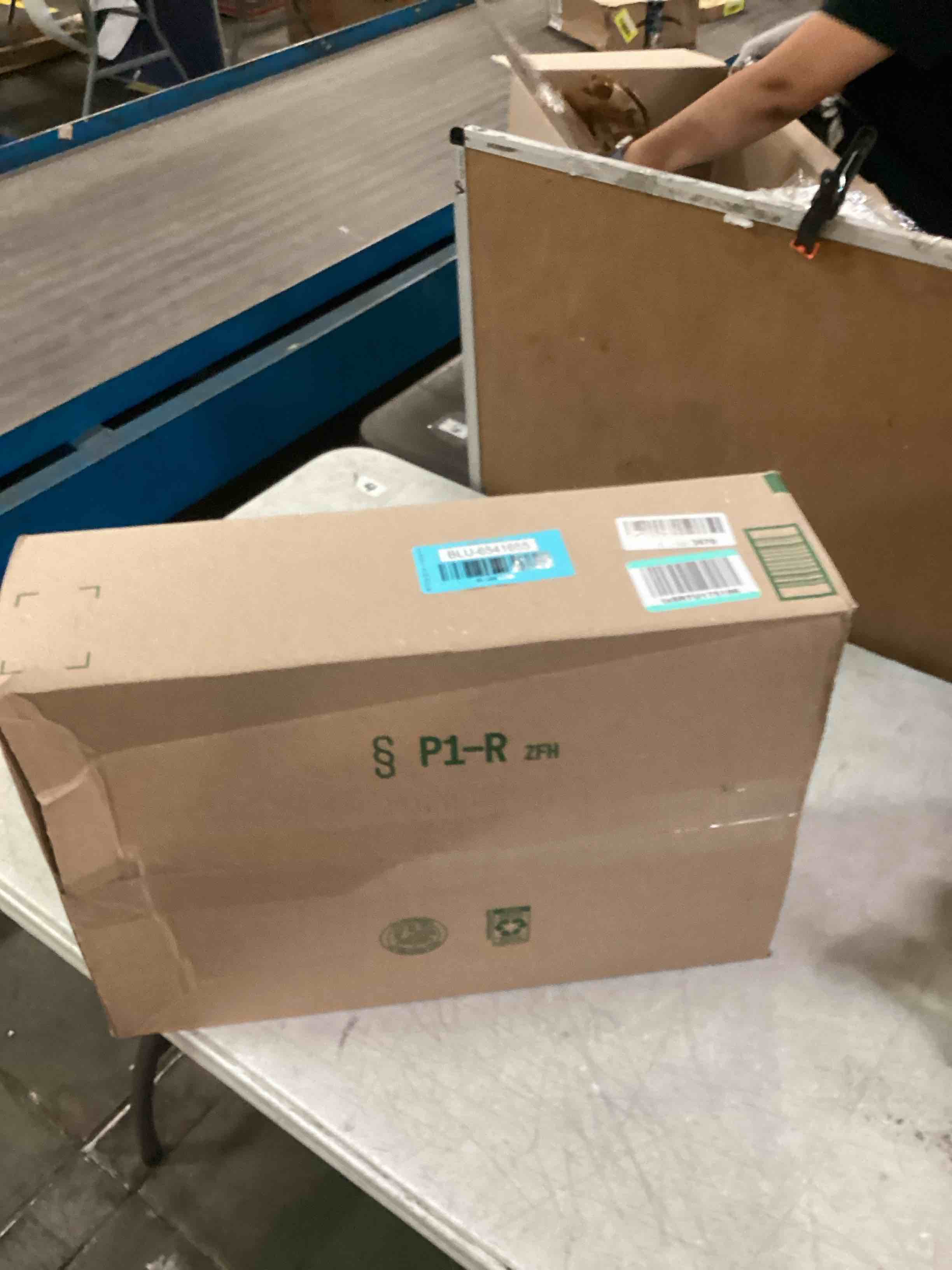 https://s3.amazonaws.com/lotting-images-prod/bidfta/BLU6541655_1718884739278.jpeg