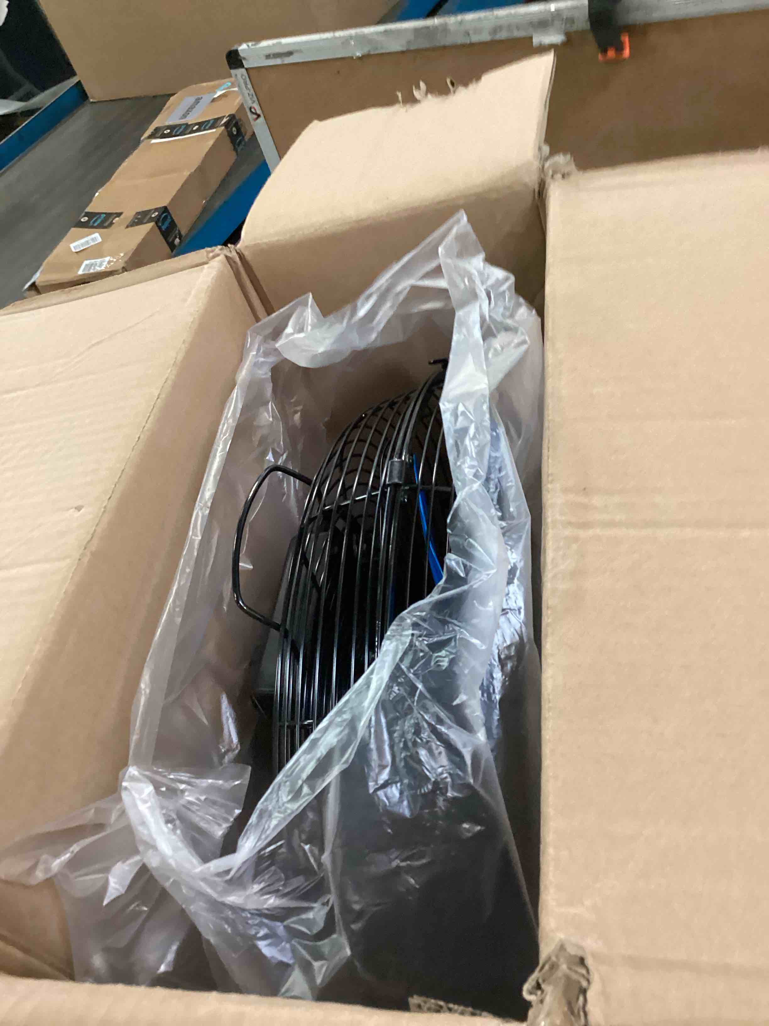 https://s3.amazonaws.com/lotting-images-prod/bidfta/BLU6541704_1718891096067.jpeg